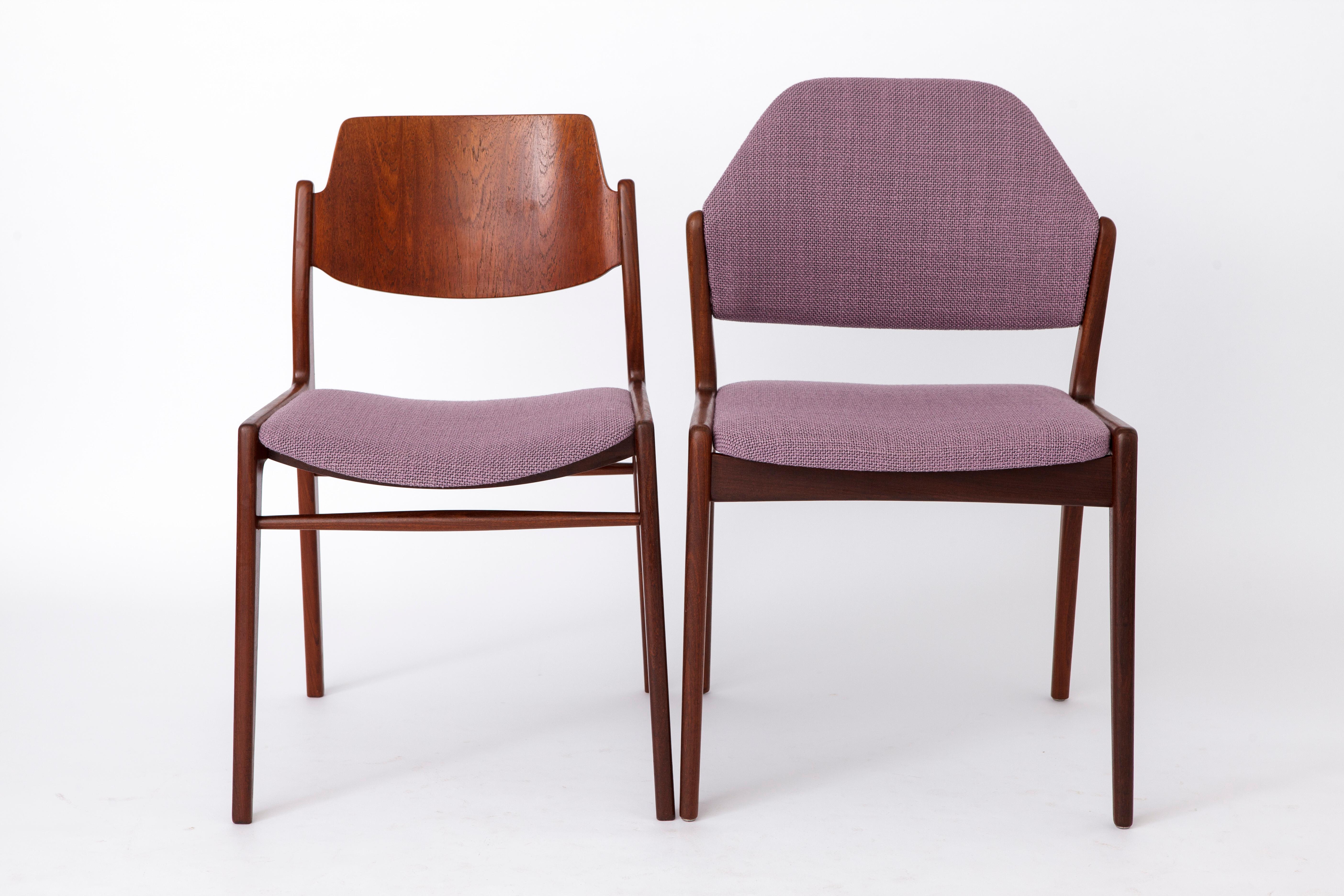 Paire de chaises Vintage par le fabricant allemand Wilkhahn dans les années 1960. 
L'entreprise existe toujours aujourd'hui et se concentre davantage sur le mobilier de bureau. 
Design/One, Allemagne. 
Le prix affiché est pour les deux chaises.