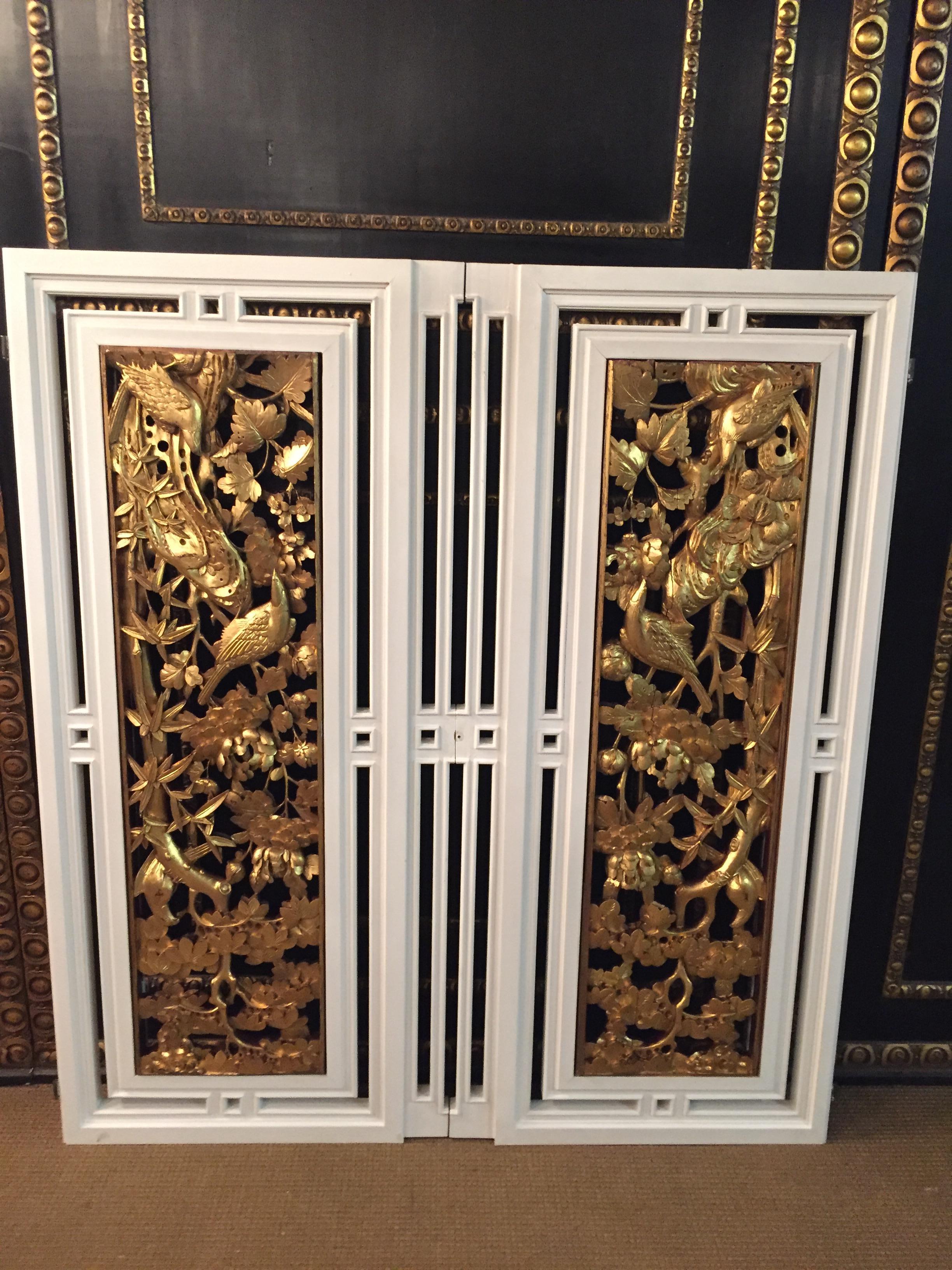 2 schöne Fenstertüren mit geschnitzten Vögeln aus vergoldetem Massivholz.
Sie können sie auch als Tafeln verwenden.