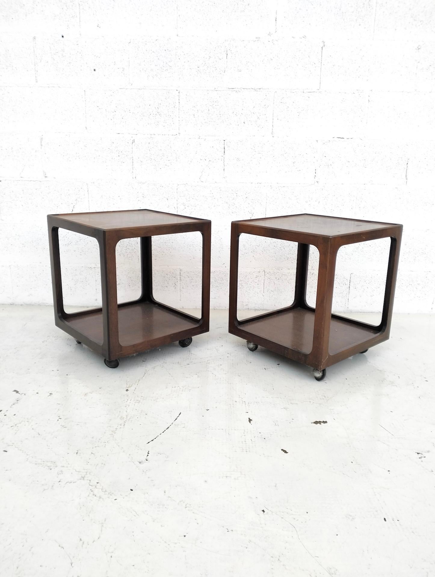 Pair  of wooden midcentury side tables with wheels, trolleys 1960s
Good condition with inevitable signs of age and use
Dimensions : W 43 cm - D 43 cm - H 50 cm 