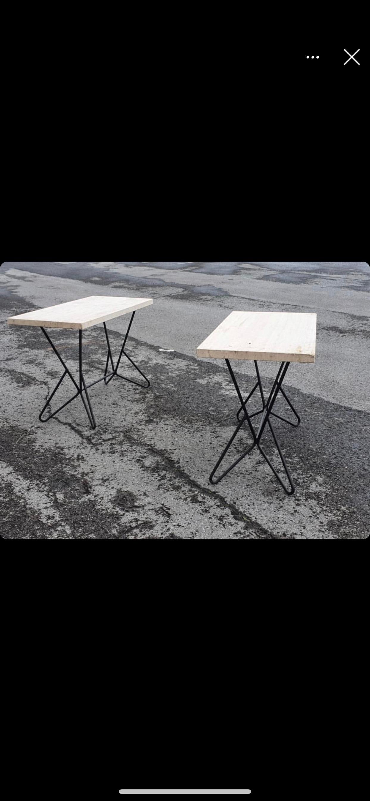 Fer forgé 2 tables consoles en fer forgé, plateaux en travertin, vers 1950/1960 en vente