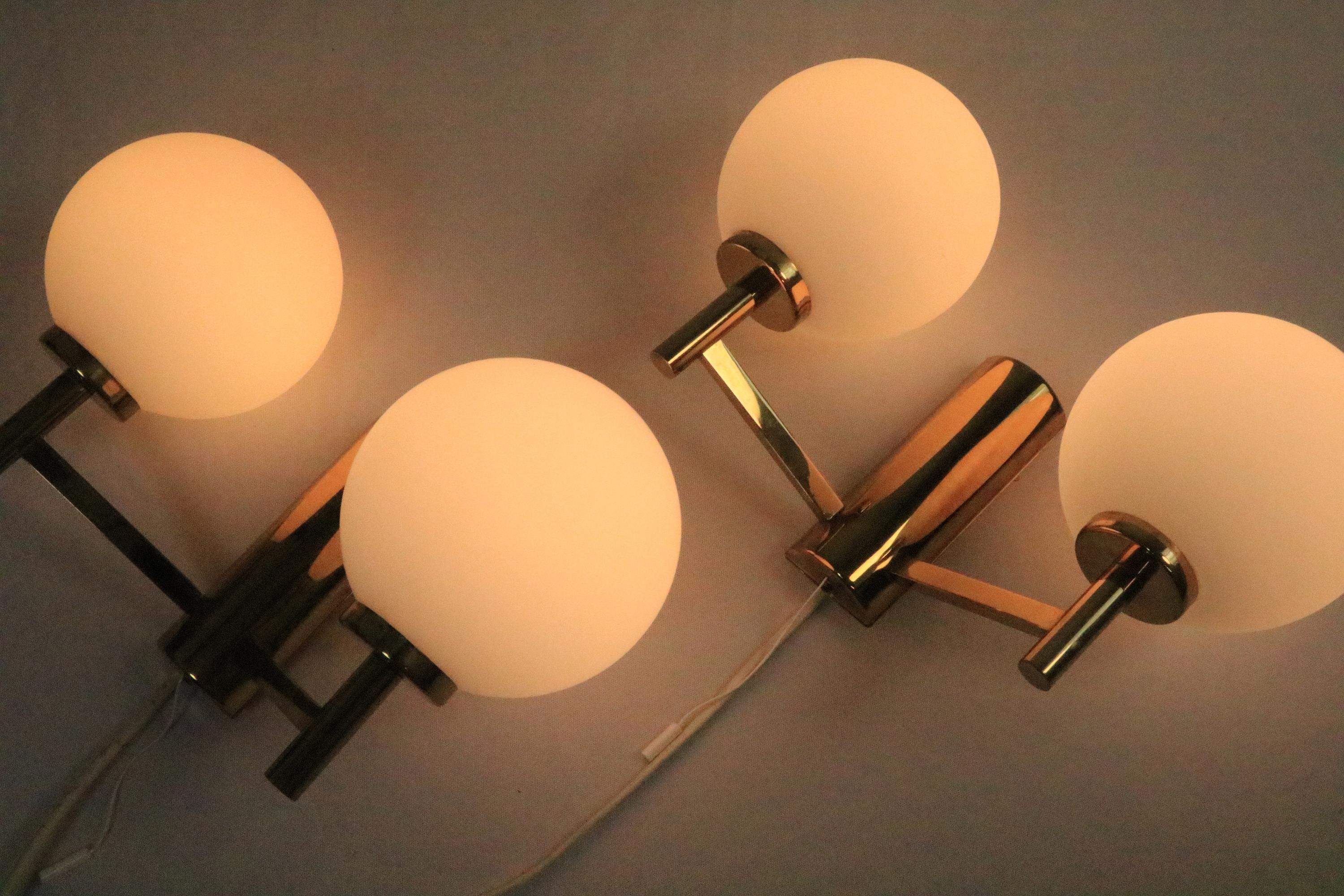 2 x Double Wall Lamp, Wall Sconce, Glass Balls, Brass, Leclaire, 1970s In Good Condition For Sale In Berlin, BE