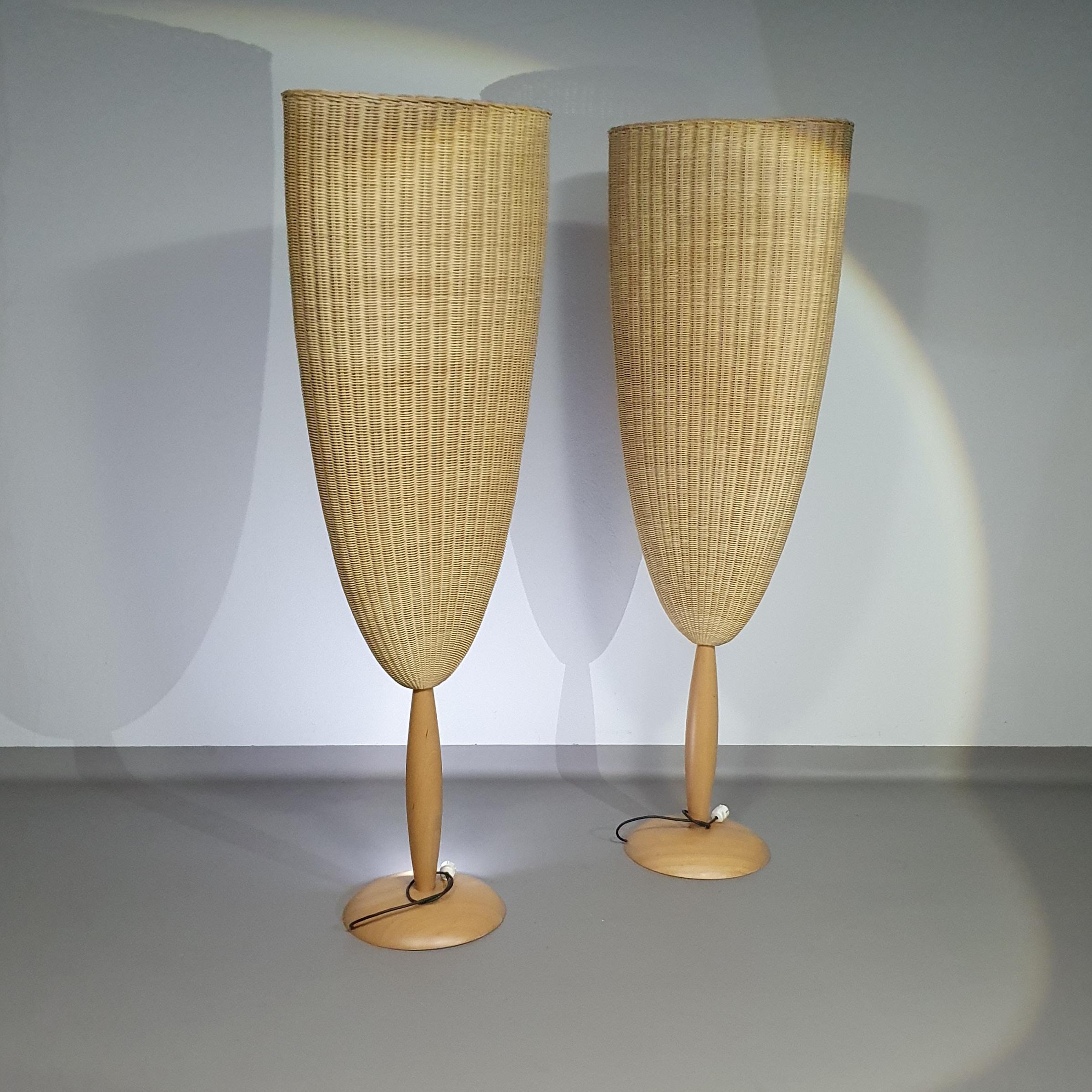 Organic modern Flûte floor lamps with large woven cane lamp shade that sits upon a beech wood base designed by Marco Agnoli for Pierantonio Bonacina, Italy 1991.
Marco Agnoli Flûte Woven Cane Floor Lamp for Pierantonio Bonacina, Italy
