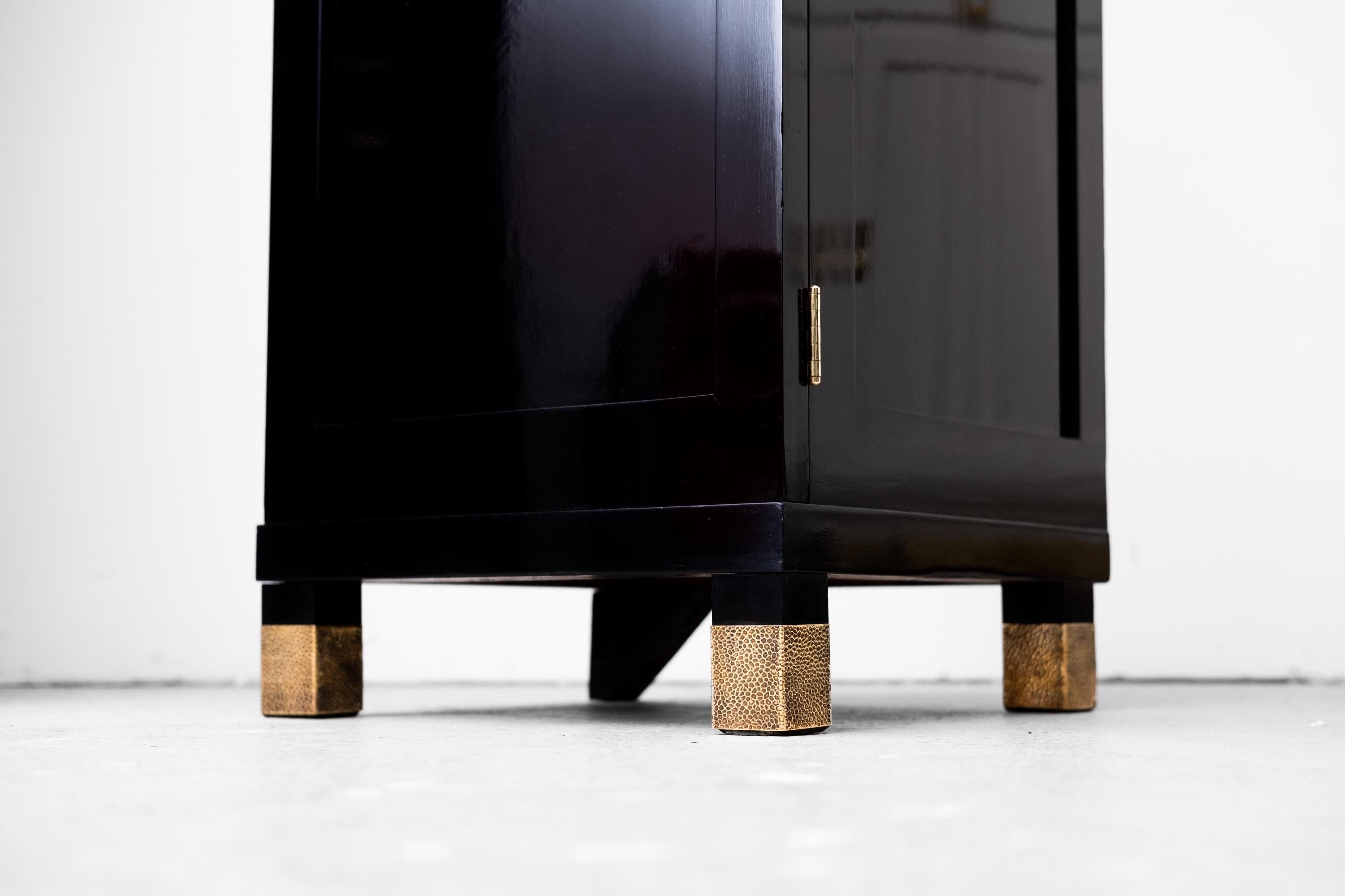 2 x original secessionist pillar cabinet by Sigmund Oppenheim (Vienna ca. 1910) For Sale 1