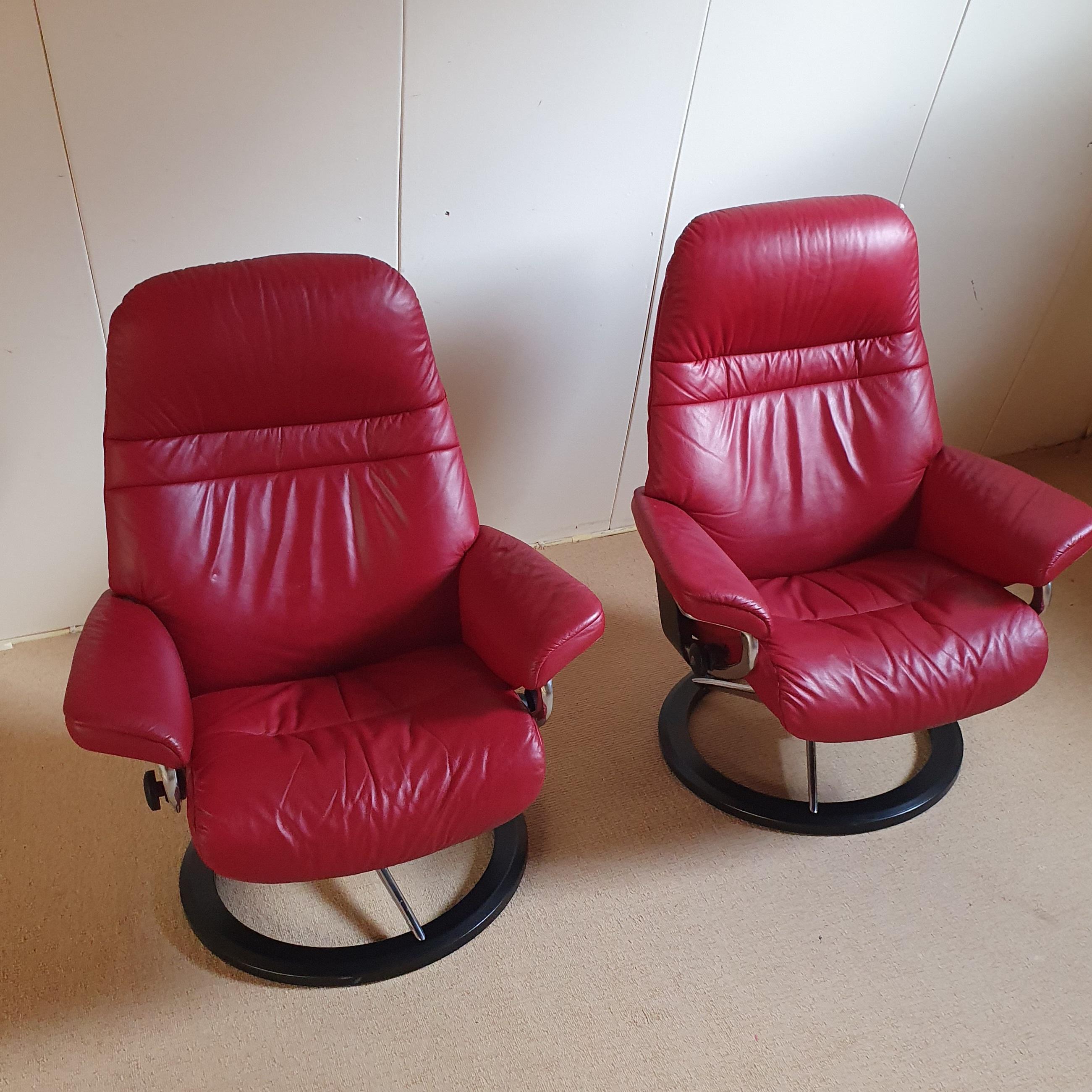 2 x Stressless Aura Recliner chairs with Signature in Cori leather Brick Red 12
