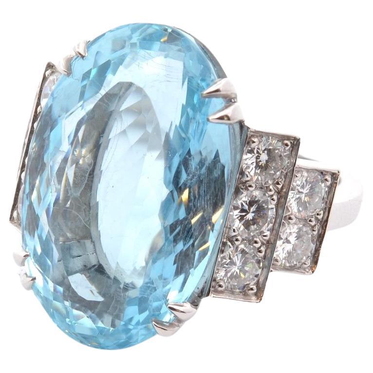 20, 88 carats aquamarine ring in platinum For Sale
