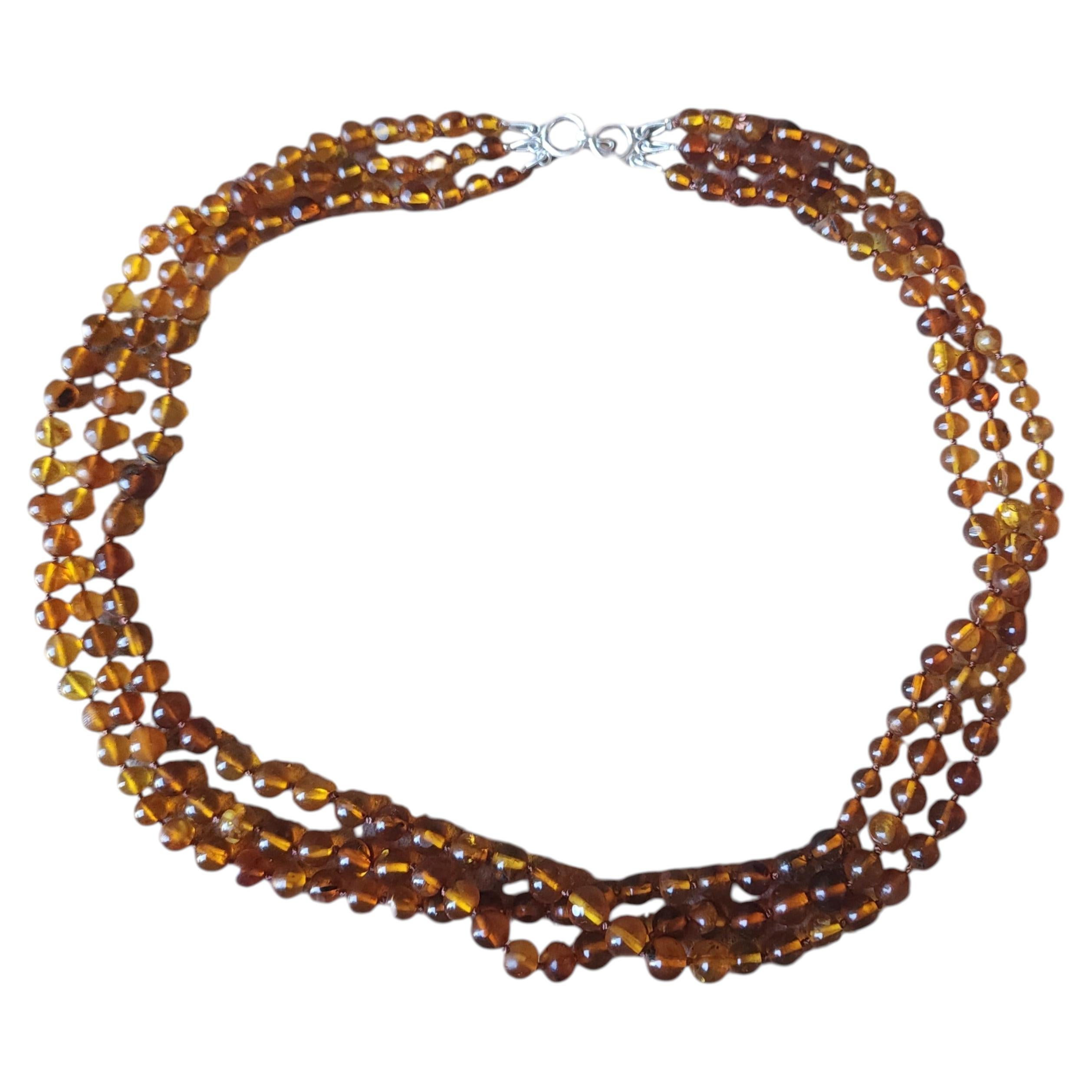 Collar de 20" con cuentas de plata de ley de tres hilos y ámbar de Bohemia en venta