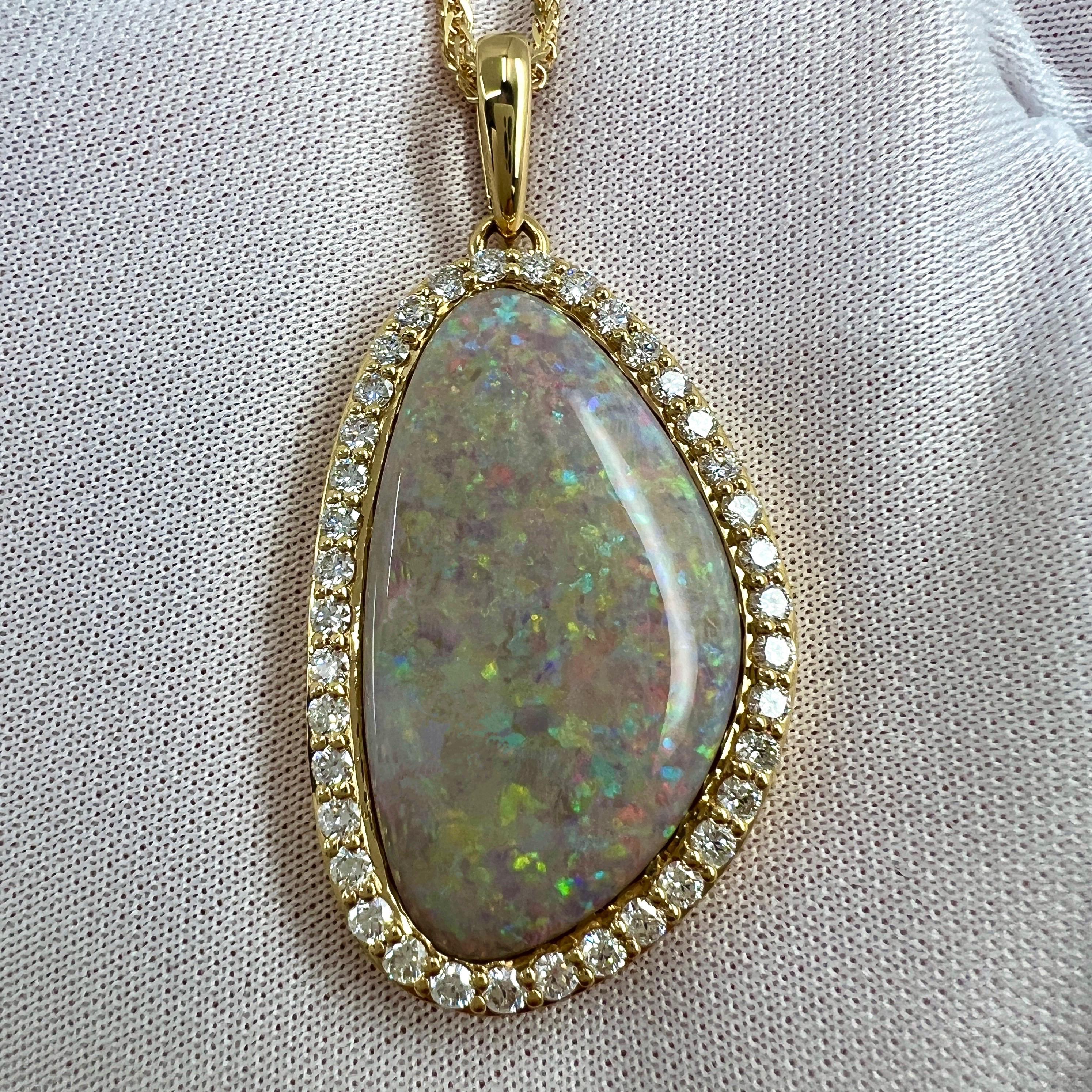 20 Carat Australian Coober Pedy Opal & Diamond 18k Yellow Gold Pendant Necklace In New Condition For Sale In Birmingham, GB