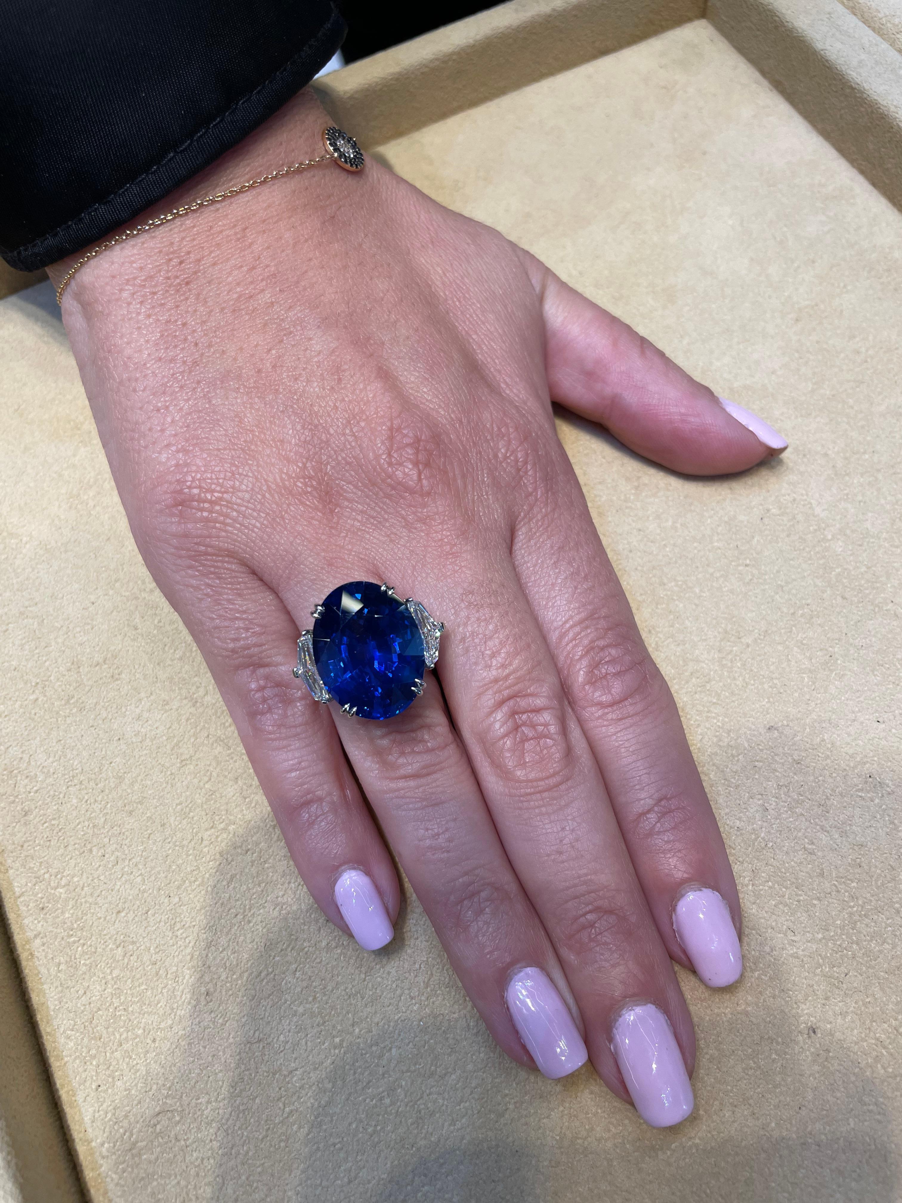 20 Carat Blue Sapphire Ring For Sale 3