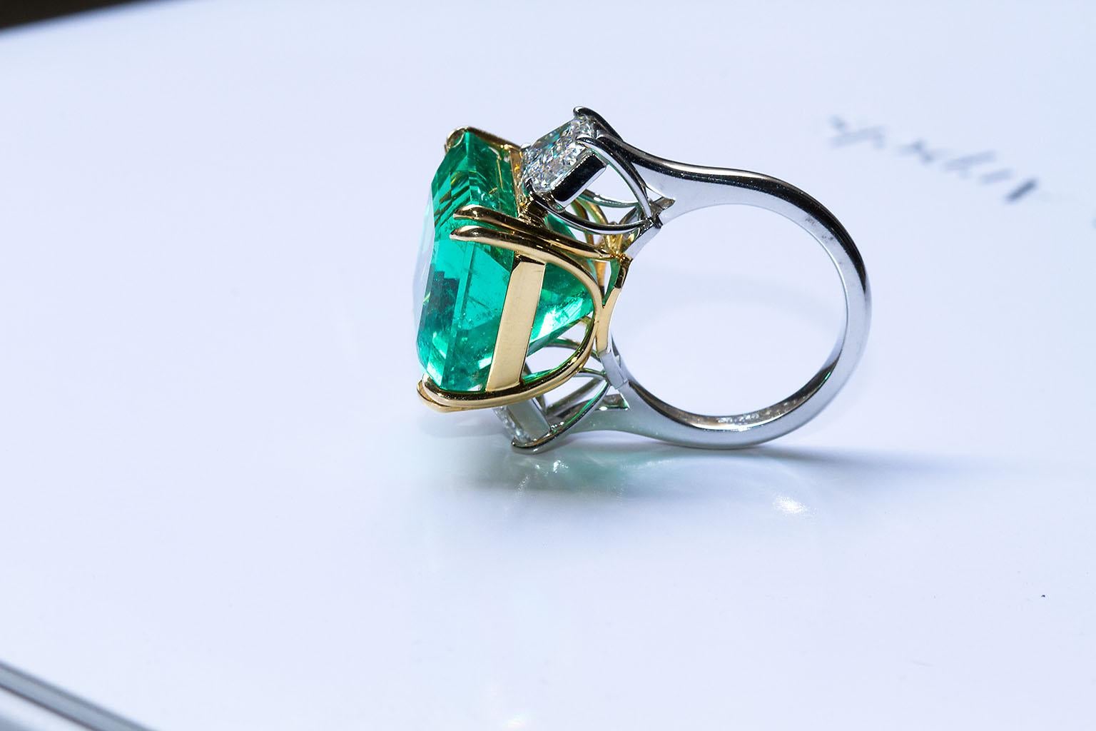 20 Carat Colombian Emerald Engagement Ring  4