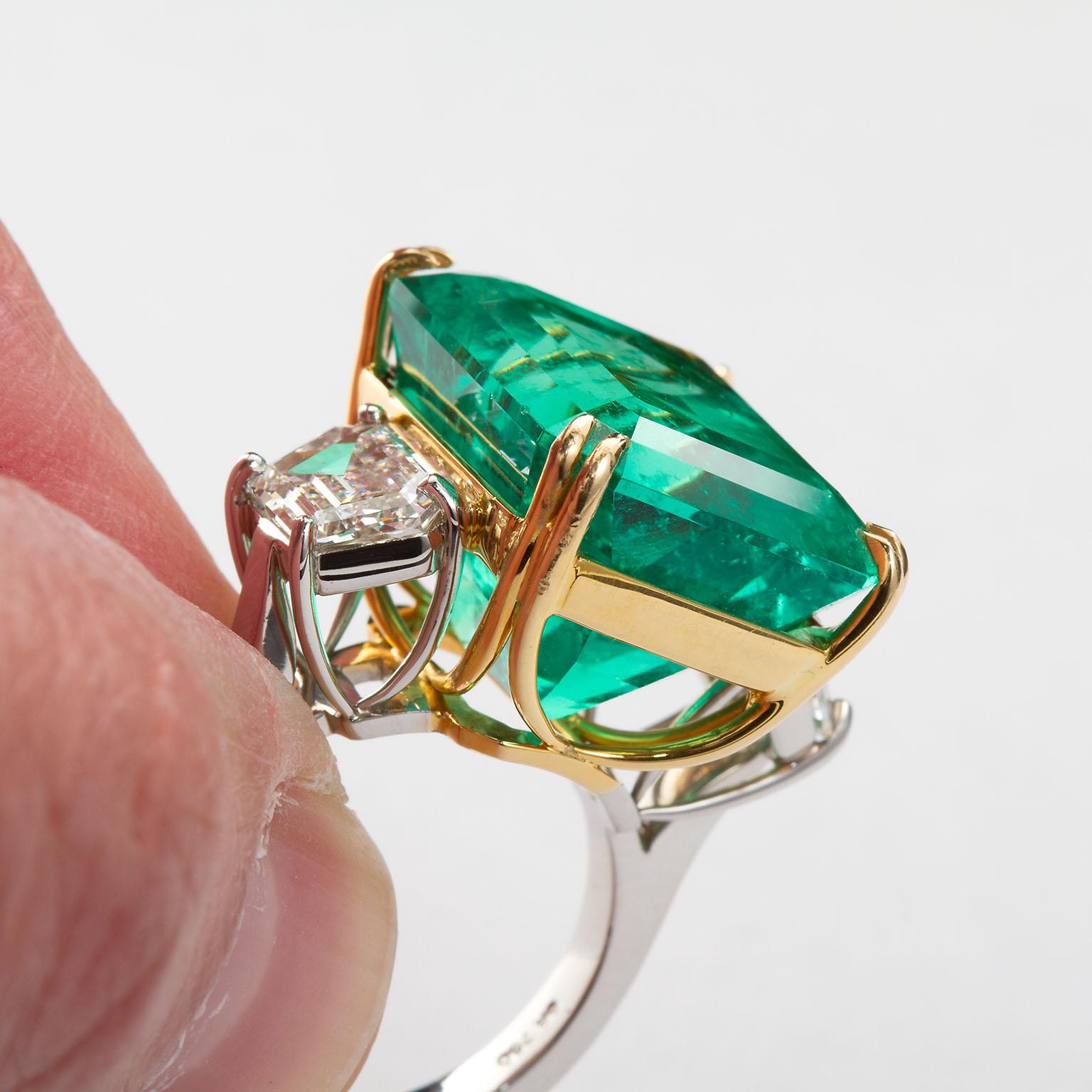 20 Carat Colombian Emerald Engagement Ring  In New Condition In Lakewood, NJ
