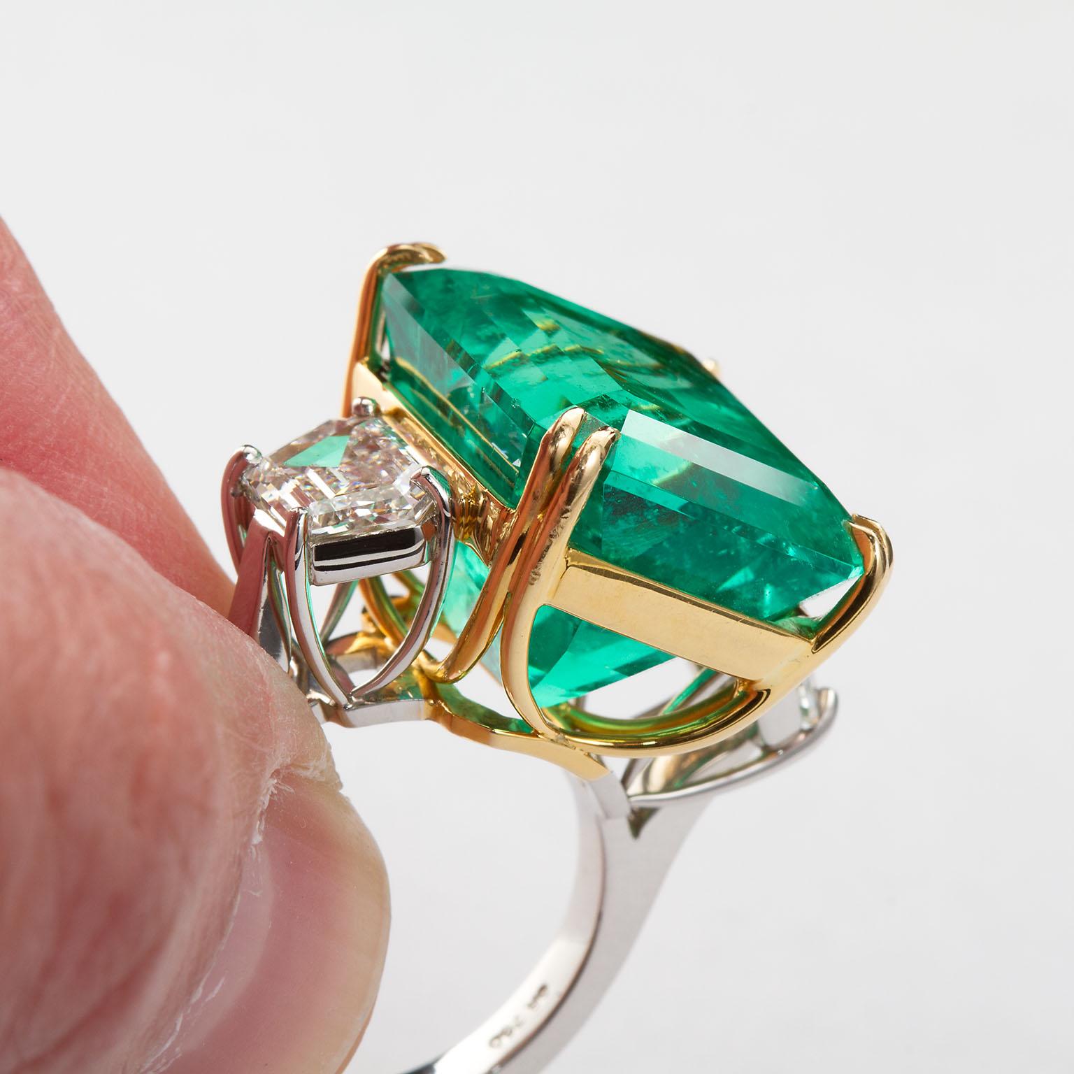 20 Carat Colombian Emerald Engagement Ring In New Condition In Lakewood, NJ
