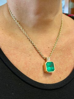 AGL Certified 20 Carat Colombian Emerald Minor Oil in 14k Gold Bezel Set Pendentif