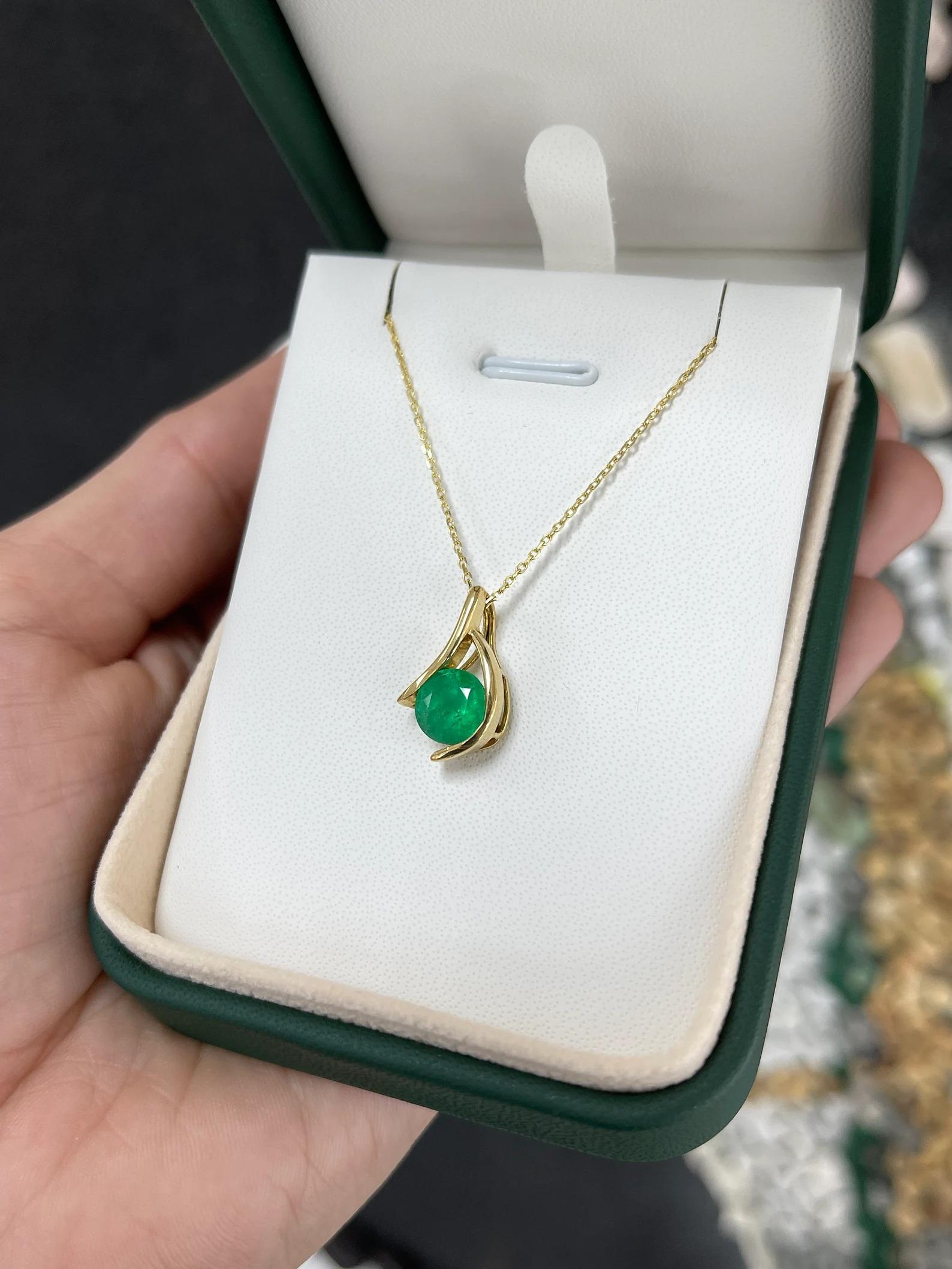 2.0 Carat Colombian Emerald-Round Cut Kanji Shaped Solitaire Pendant Gold 14K In New Condition For Sale In Jupiter, FL