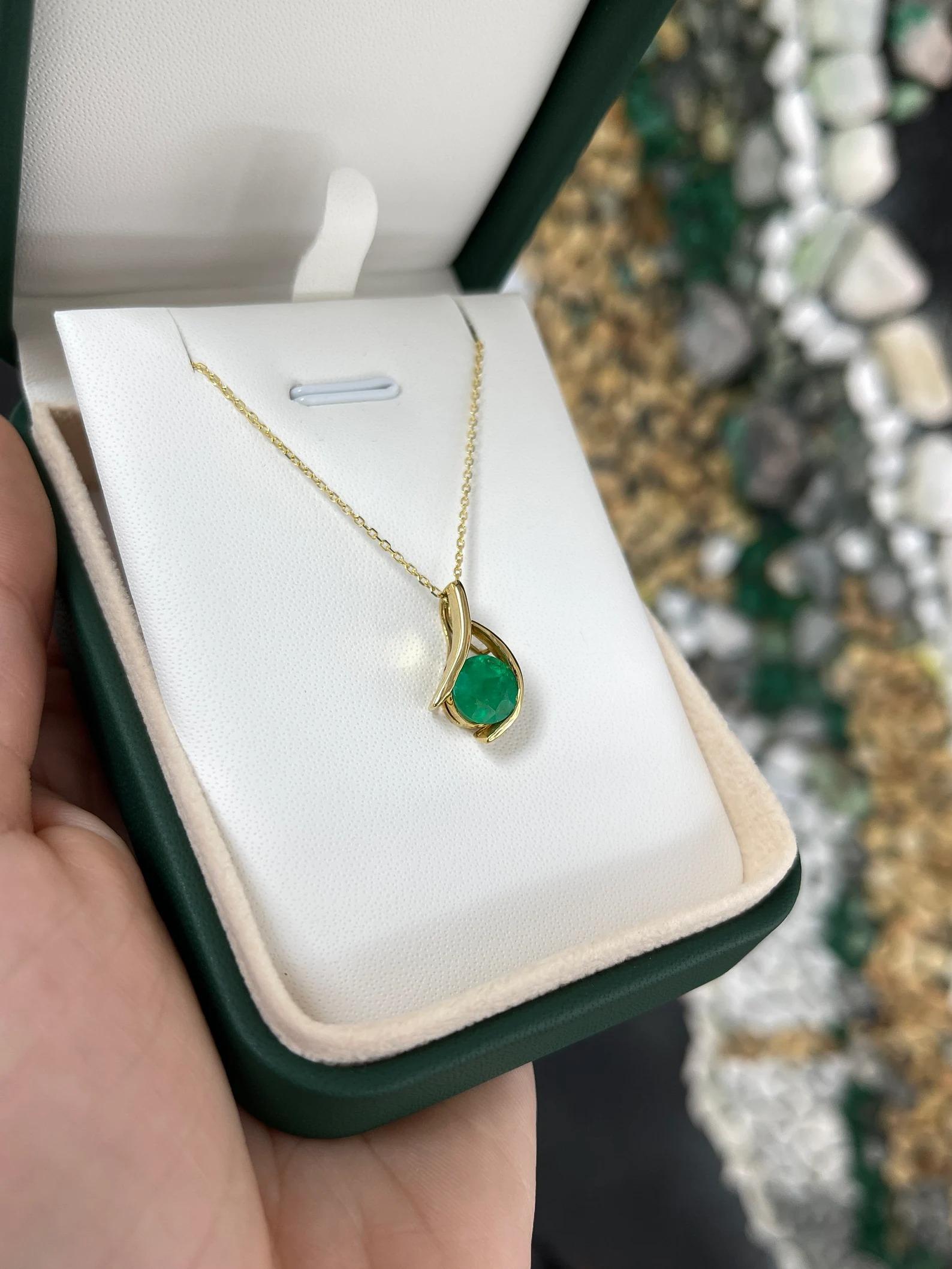 Women's 2.0 Carat Colombian Emerald-Round Cut Kanji Shaped Solitaire Pendant Gold 14K For Sale