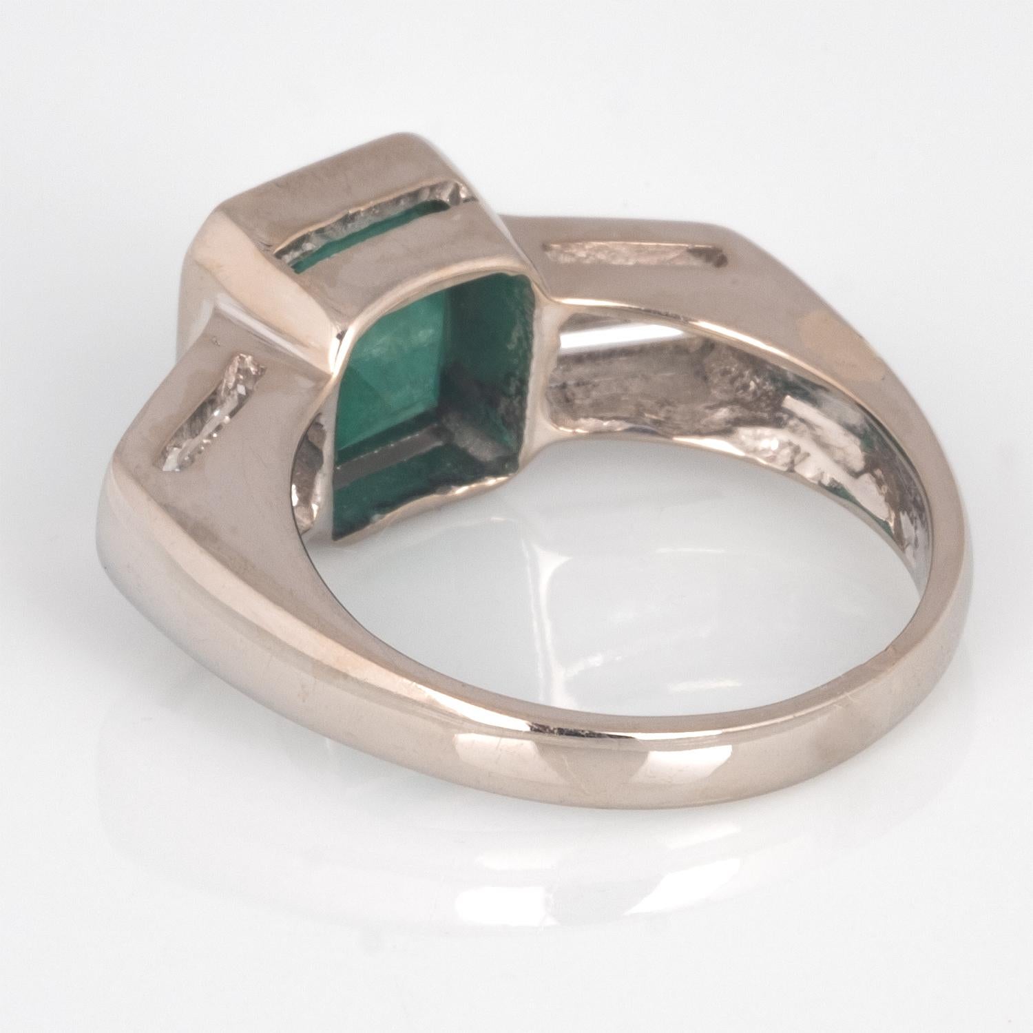 Women's 2.0 Carat Emerald and Diamond Baguette Art Deco Ring For Sale