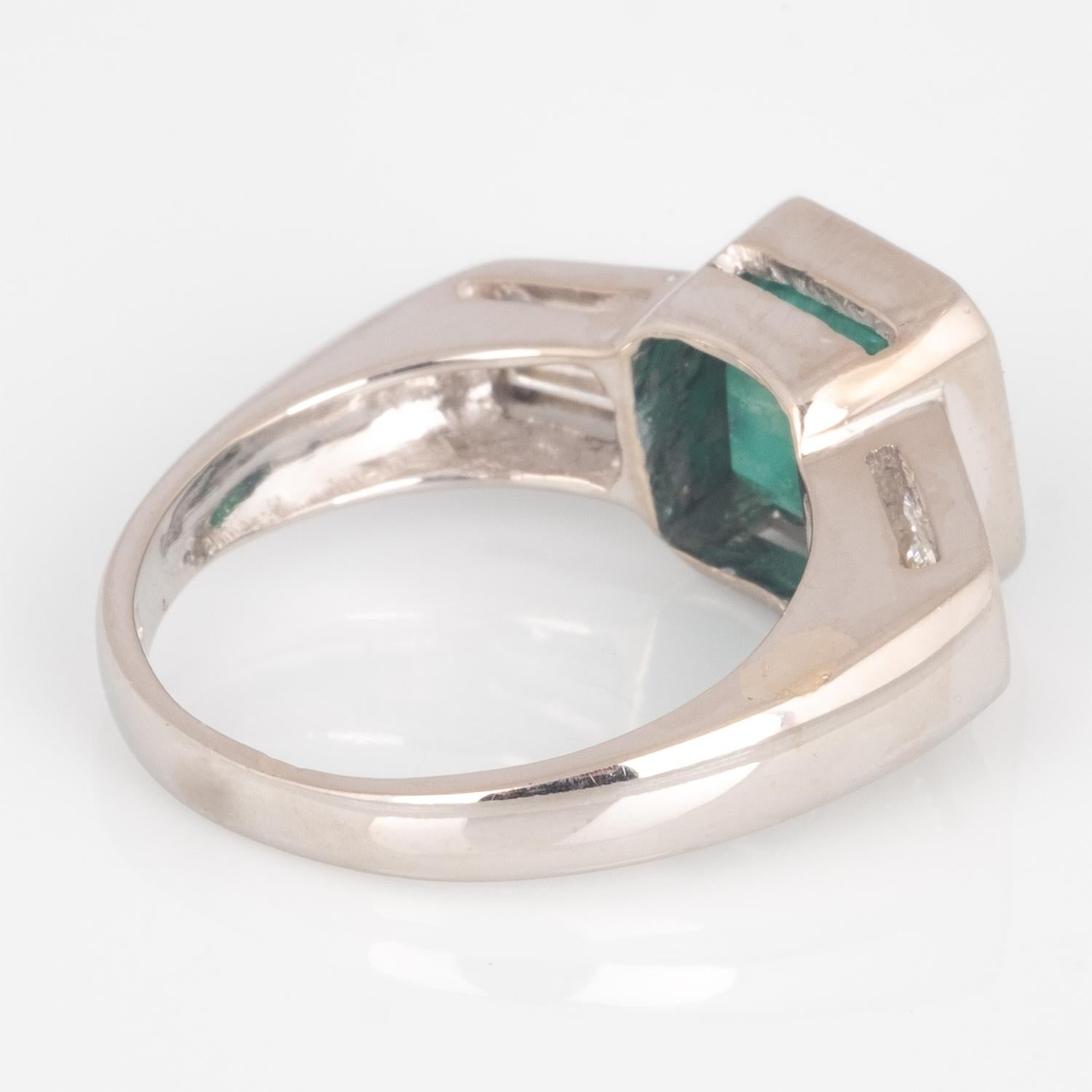 2.0 Carat Emerald and Diamond Baguette Art Deco Ring For Sale 2
