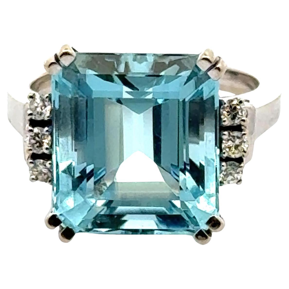 20 Carat Emerald Cut Aquamarine & Diamond 14 Karat White Gold Cocktail Ring For Sale