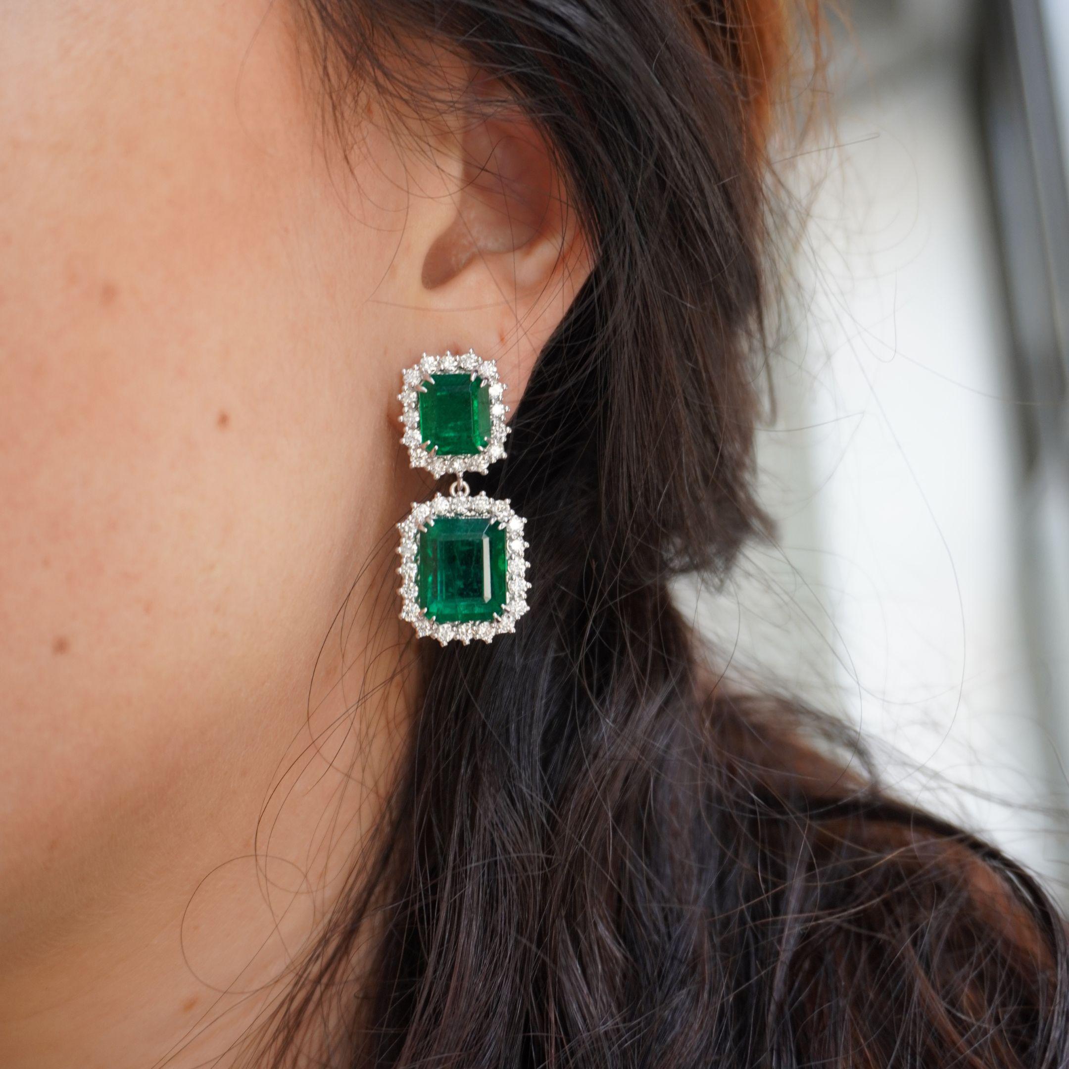 20 Carat Emerald Dangle Earrings With 2.5 Carat Halo Diamonds 18K White Gold In New Condition For Sale In New York, NY
