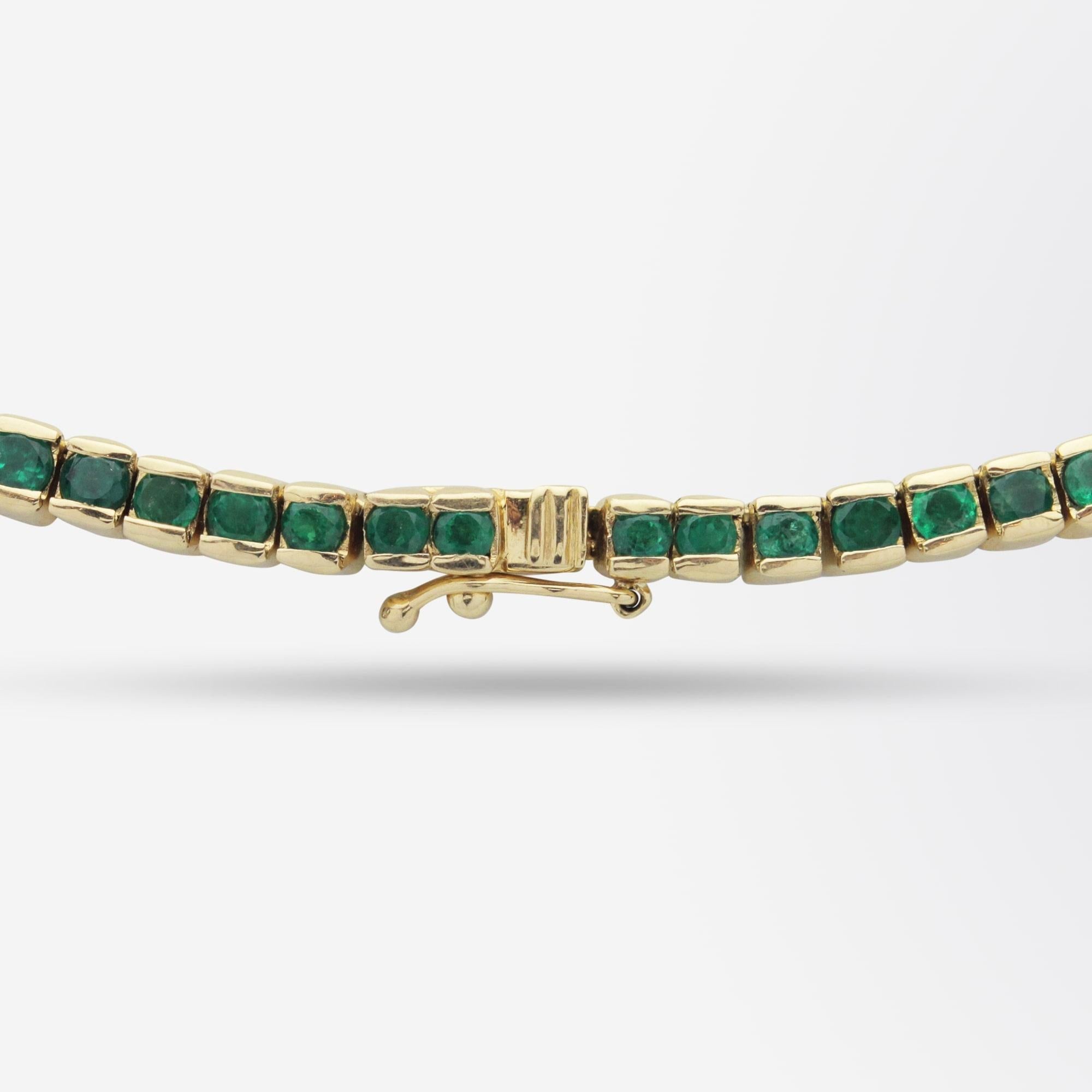 Modern 20 Carat Emerald Riviere Necklace Set in 18 Karat Gold