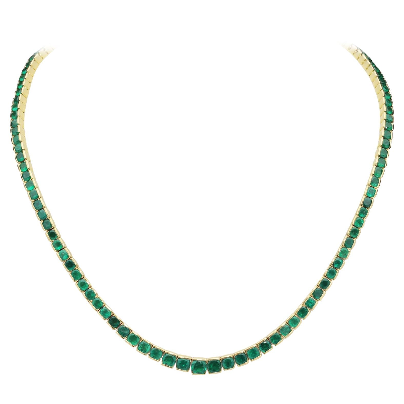 20 Carat Emerald Riviere Necklace Set in 18 Karat Gold
