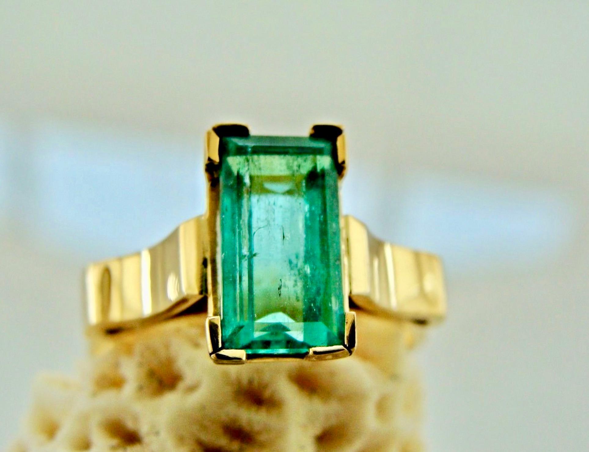 Emerald Cut 2.0 Carat Emerald Solitaire Ring 18 Karat Yellow Gold For Sale