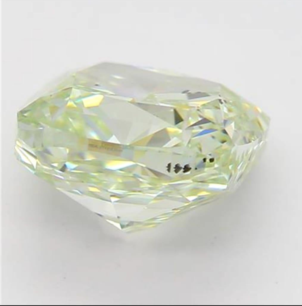 *100% NATÜRLICHE FANCY-DIAMANTEN*

Diamant Details

➛ Form: Kissen
➛ Farbgrad: Fancy Gelblich Grün
➛ Karat: 2,0
➛ Klarheit: SI2
➛ GIA zertifiziert 

^MERKMALE DES DIAMANTEN^

Unser gelblich-grüner Fancy-Diamant ist ein seltener und sehr begehrter