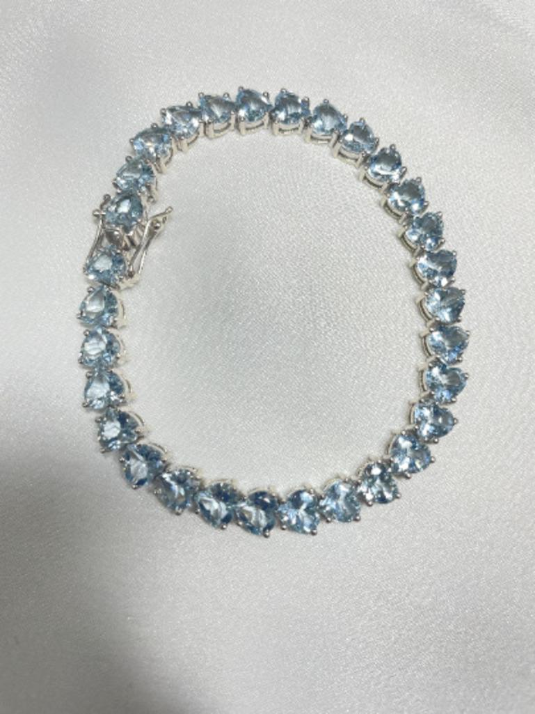Modern 20 Carat Heart Cut Aquamarine Wedding Bracelet in 925 Silver for Women For Sale