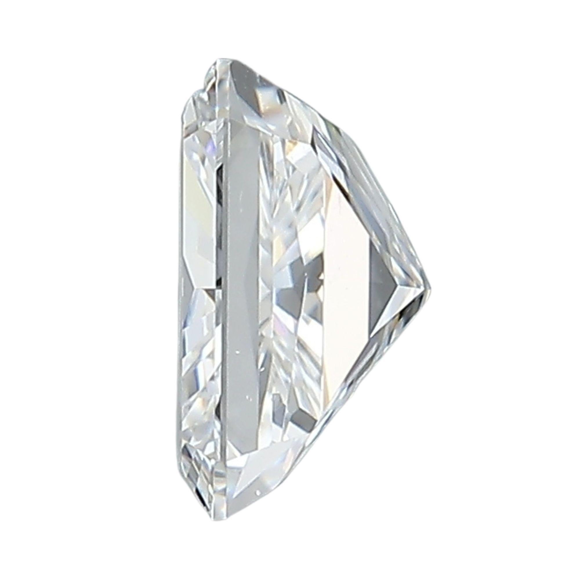 Taille radiant Bague de fiançailles 2.0 Carat Long Radiant Diamond D/VS2 Hidden Halo Pave en vente