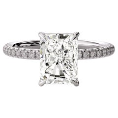 Anello di fidanzamento con diamante radiante lungo da 2,0 carati D/VS2 con alone nascosto e pavé