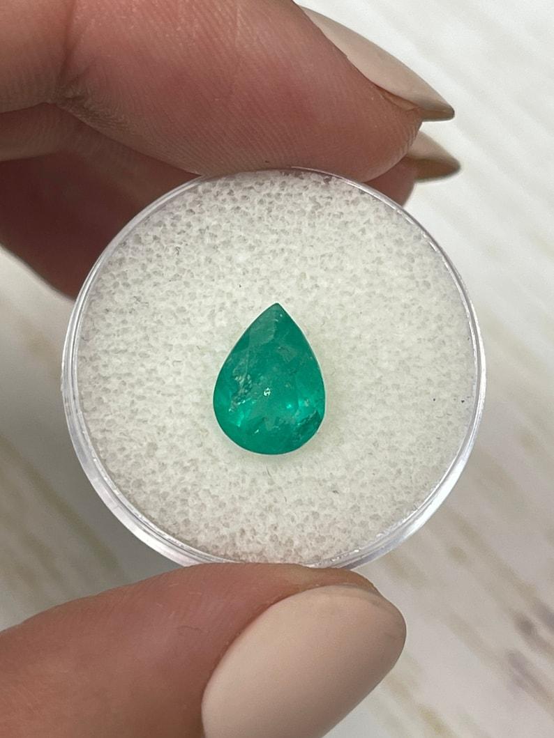 Esmeralda colombiana verde mediana de 2,0 quilates - Lágrima talla pera Piedra de nacimiento de mayo Moderno en venta