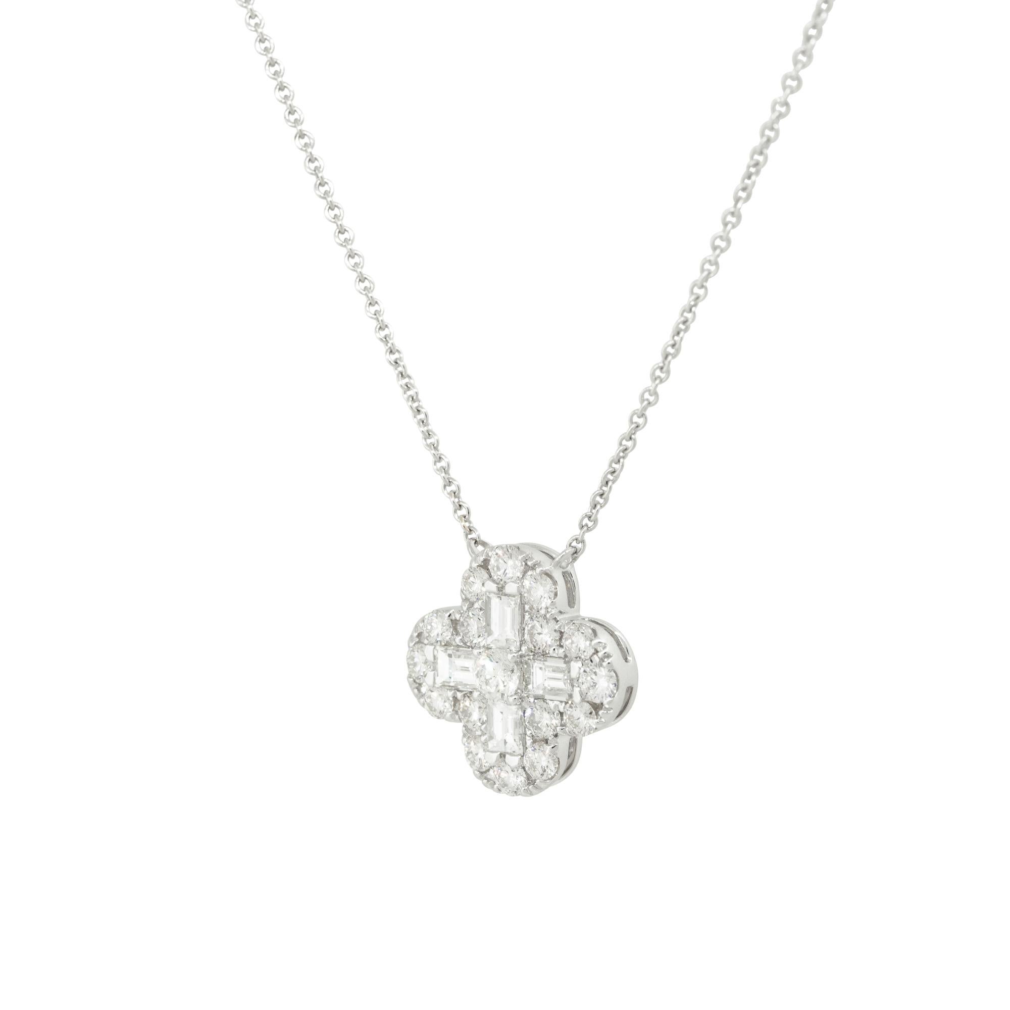 Modern 2.0 Carat Mosaic Diamond Clover Necklace 18 Karat in Stock For Sale