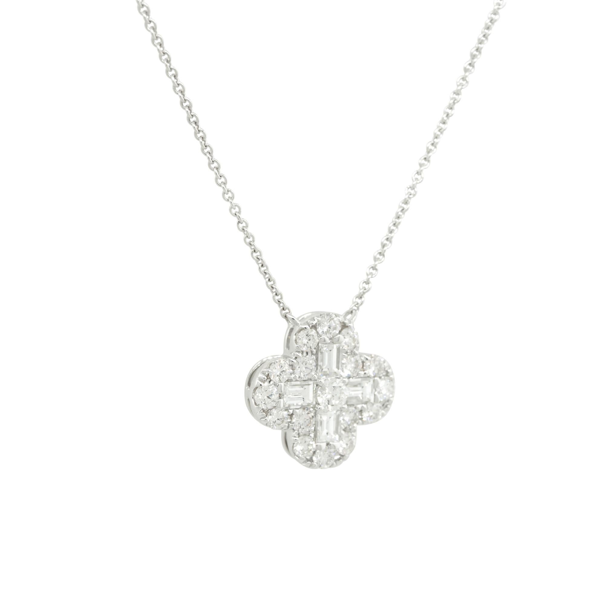 Round Cut 2.0 Carat Mosaic Diamond Clover Necklace 18 Karat in Stock For Sale