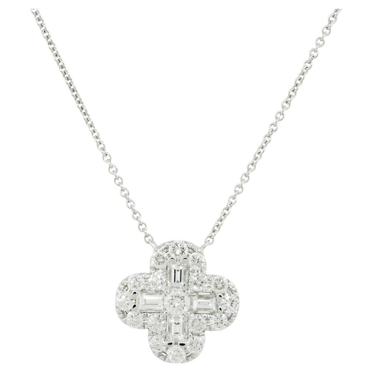 2.0 Carat Mosaic Diamond Clover Necklace 18 Karat in Stock For Sale at