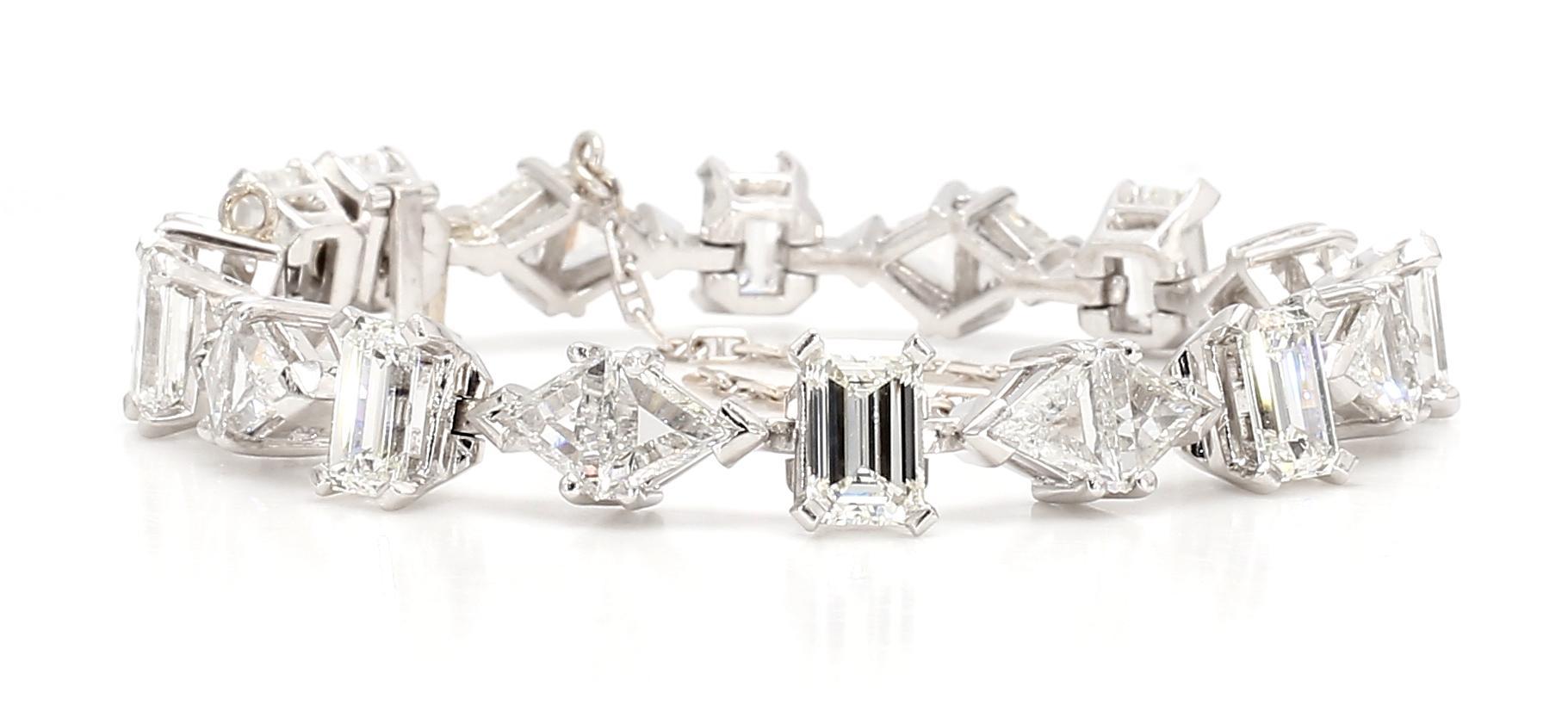 20 Karat mehrförmiges Diamantarmband aus 18 Karat Gold mit Diamanten (Moderne) im Angebot