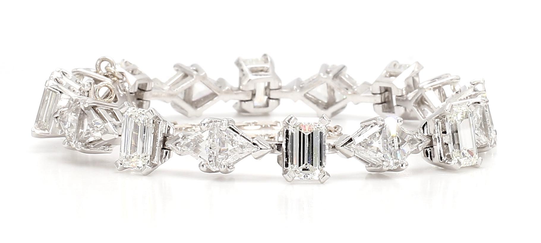 Taille baguette Bracelet en or 18 carats avec diamants multiformes de 20 carats en vente
