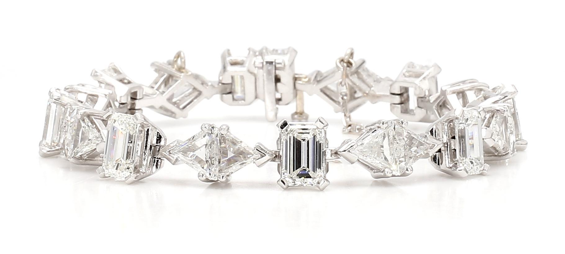20 Karat mehrförmiges Diamantarmband aus 18 Karat Gold mit Diamanten im Zustand „Neu“ im Angebot in New York, NY