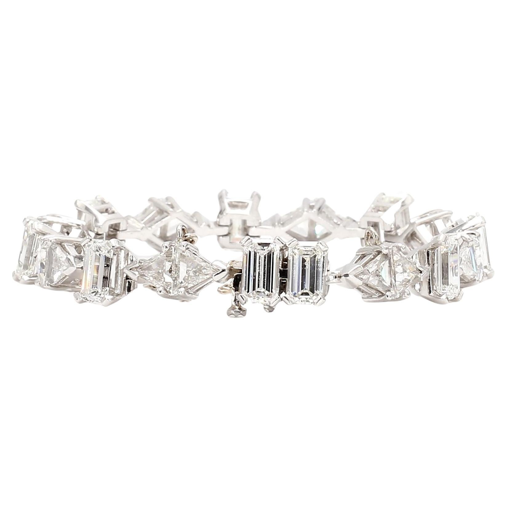 Bracelet en or 18 carats avec diamants multiformes de 20 carats en vente