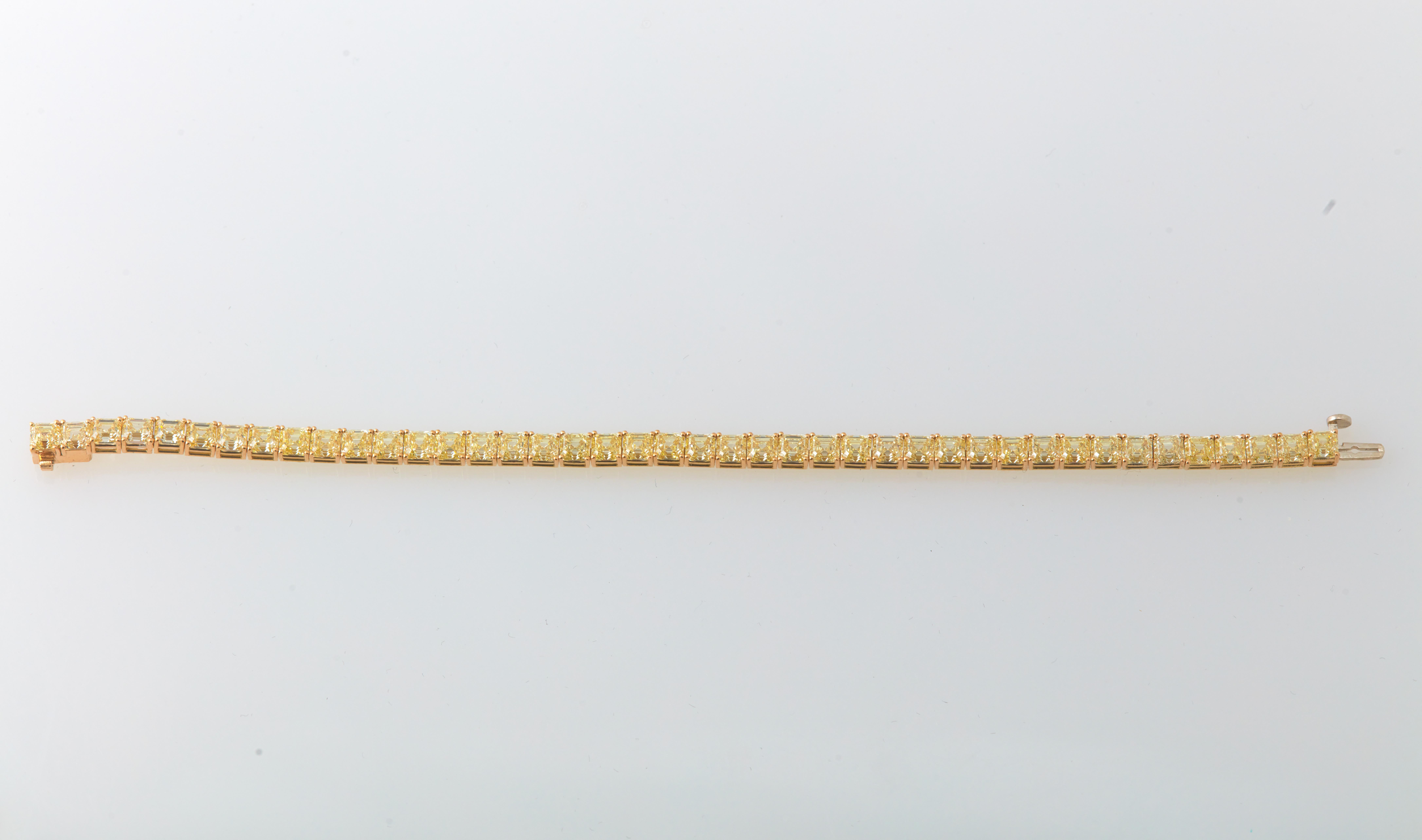 Taille Asscher Bracelet tennis en or jaune 18 carats et diamants naturels taille Asscher de 20 carats. en vente