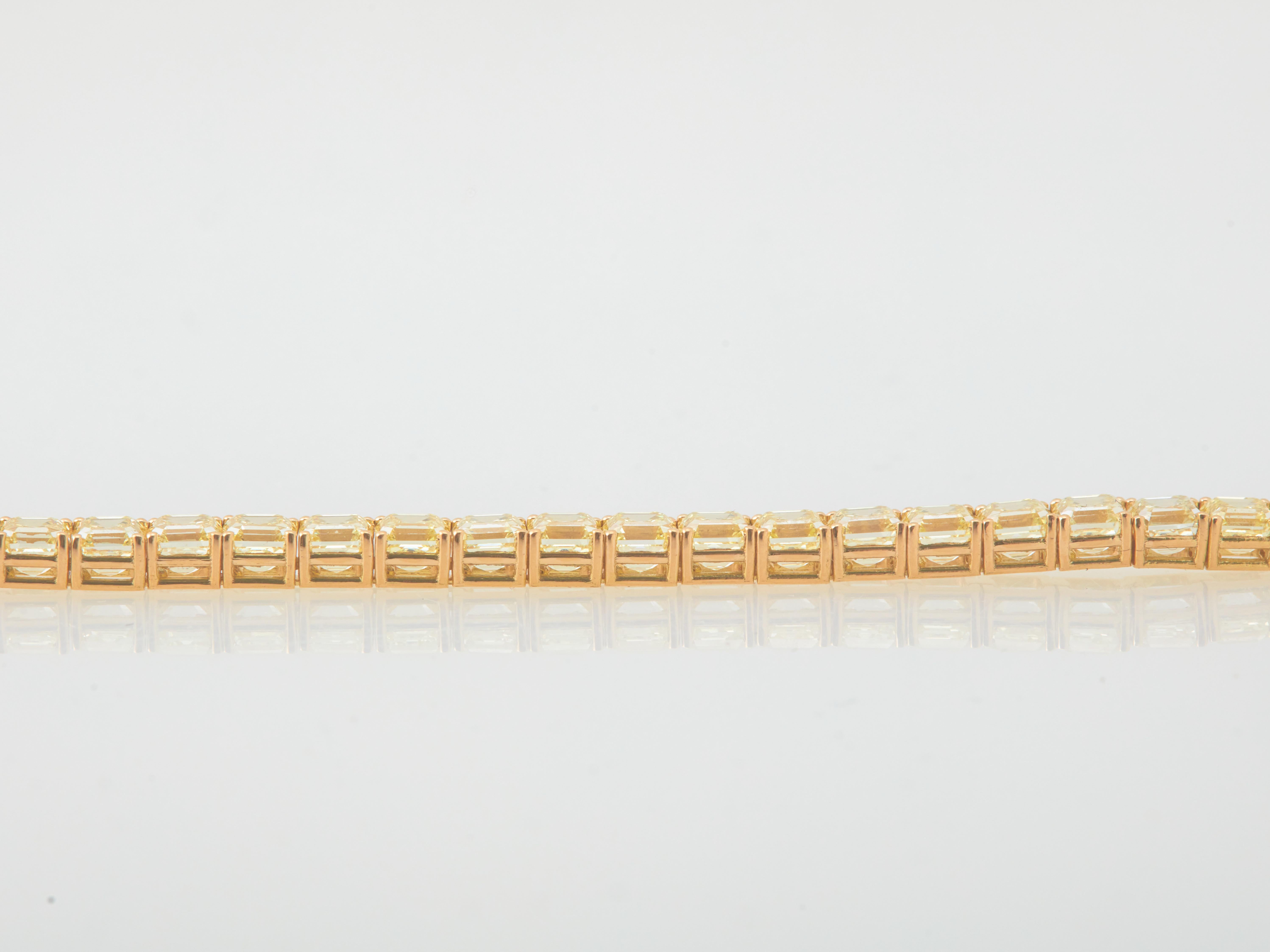 20 Karat natürliches Tennisarmband aus 18 Karat Gelbgold mit Asscher-Schliff-Diamanten. (Moderne) im Angebot