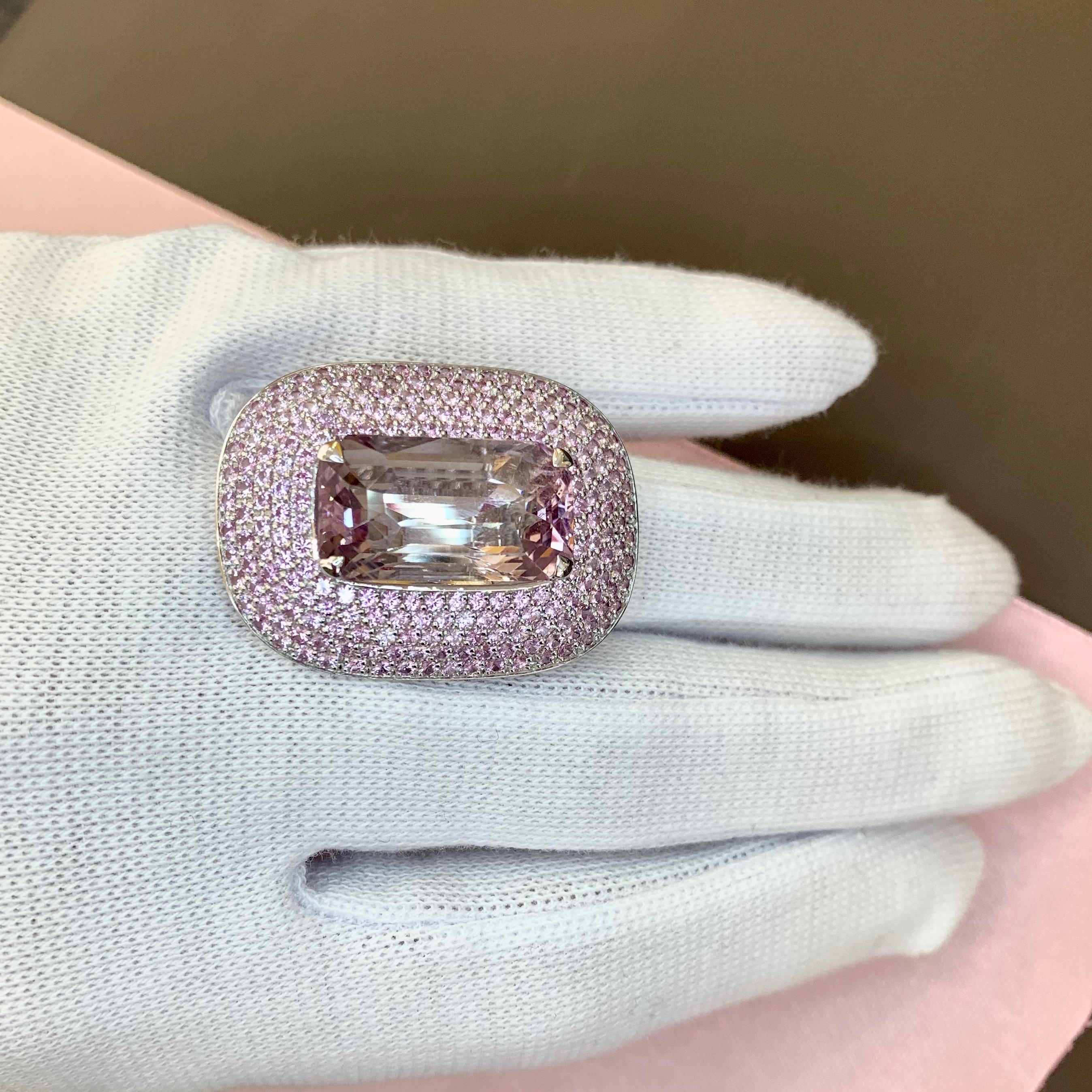 Modern 20 Carat Natural Grayish Pink Kunzite Pink Sapphires 14 Karat Gold Ring