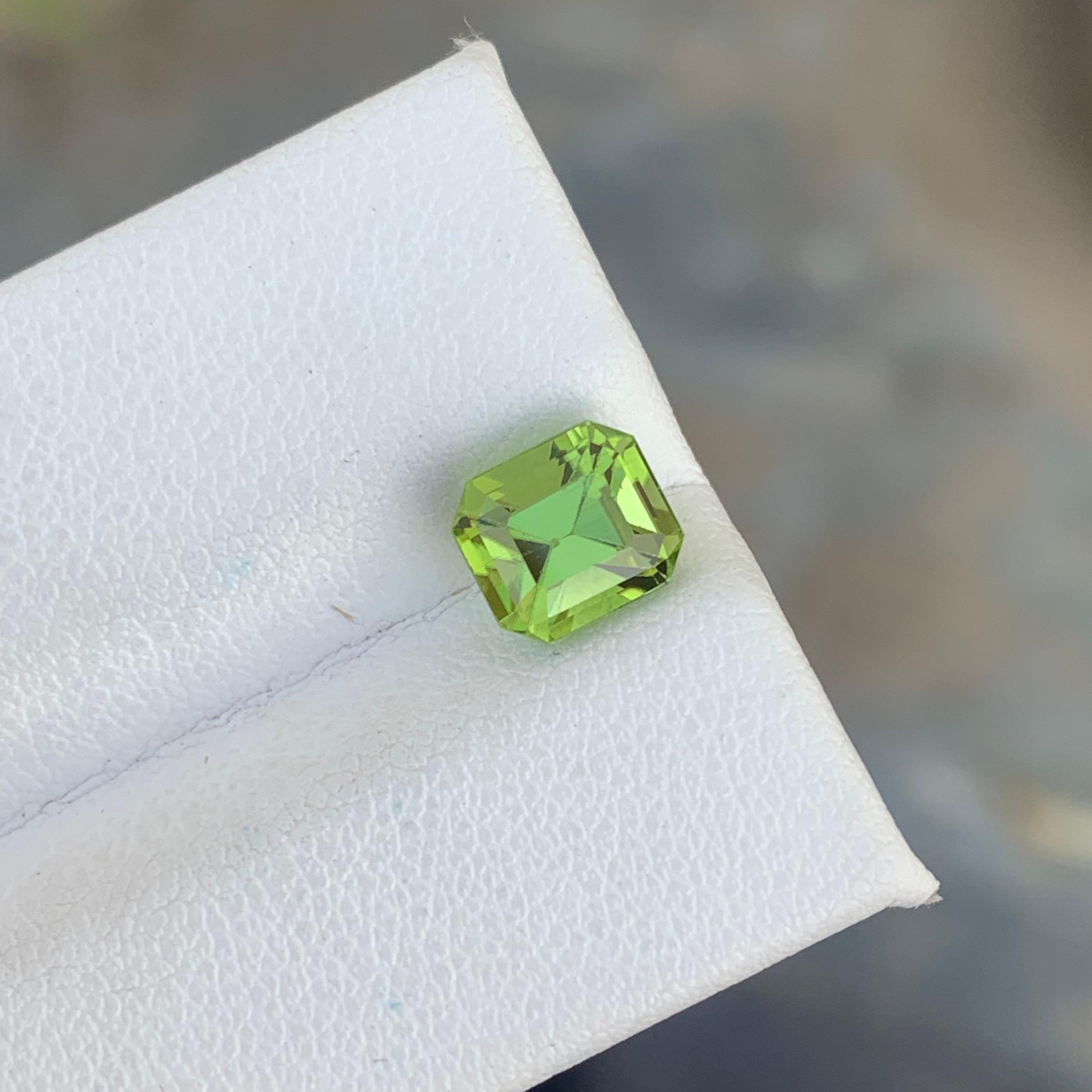 2.0 Carat Natural Loose Apple Green Peridot Gemstone For Ring Jewelry Making For Sale 2