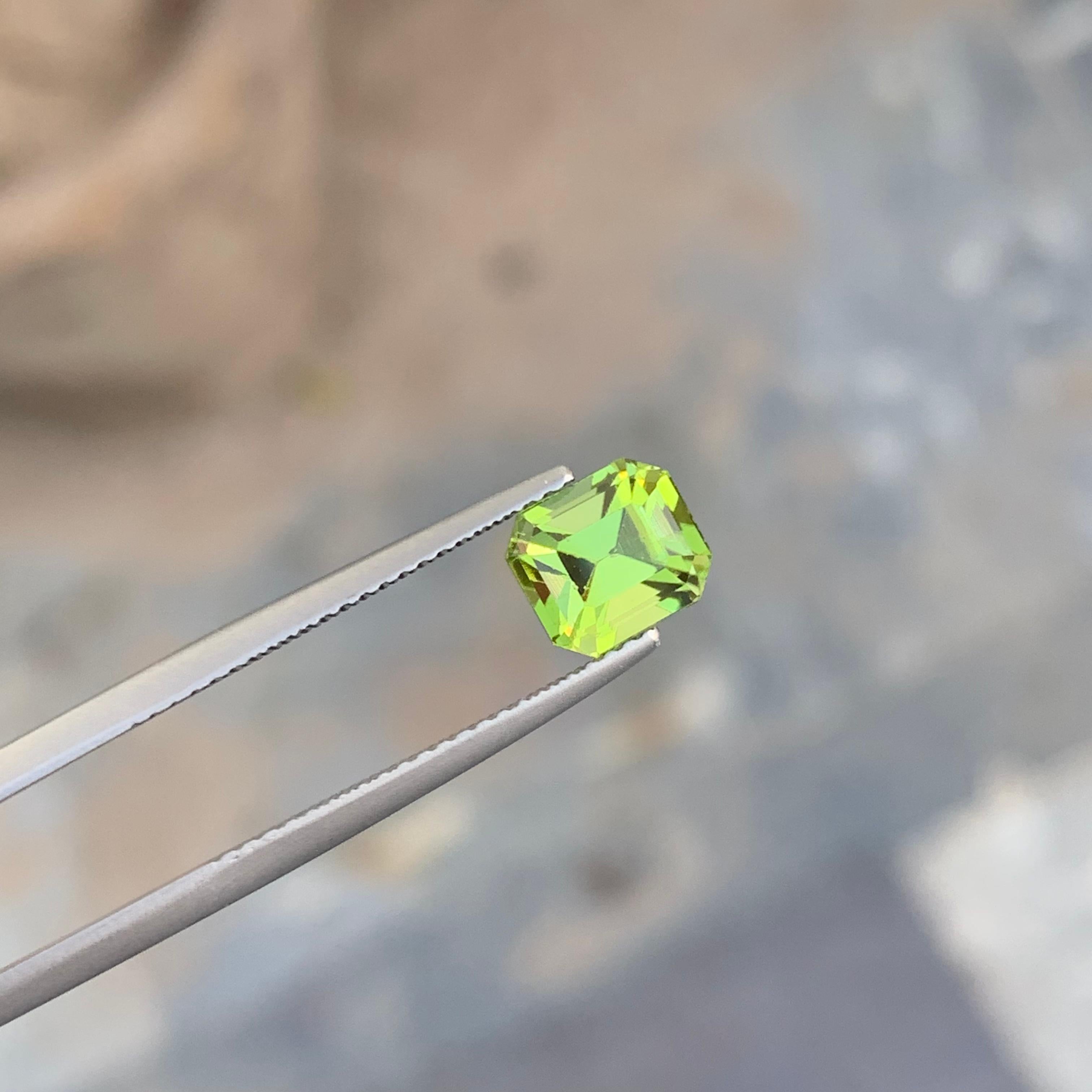 2.0 Carat Natural Loose Apple Green Peridot Gemstone For Ring Jewelry Making For Sale 3
