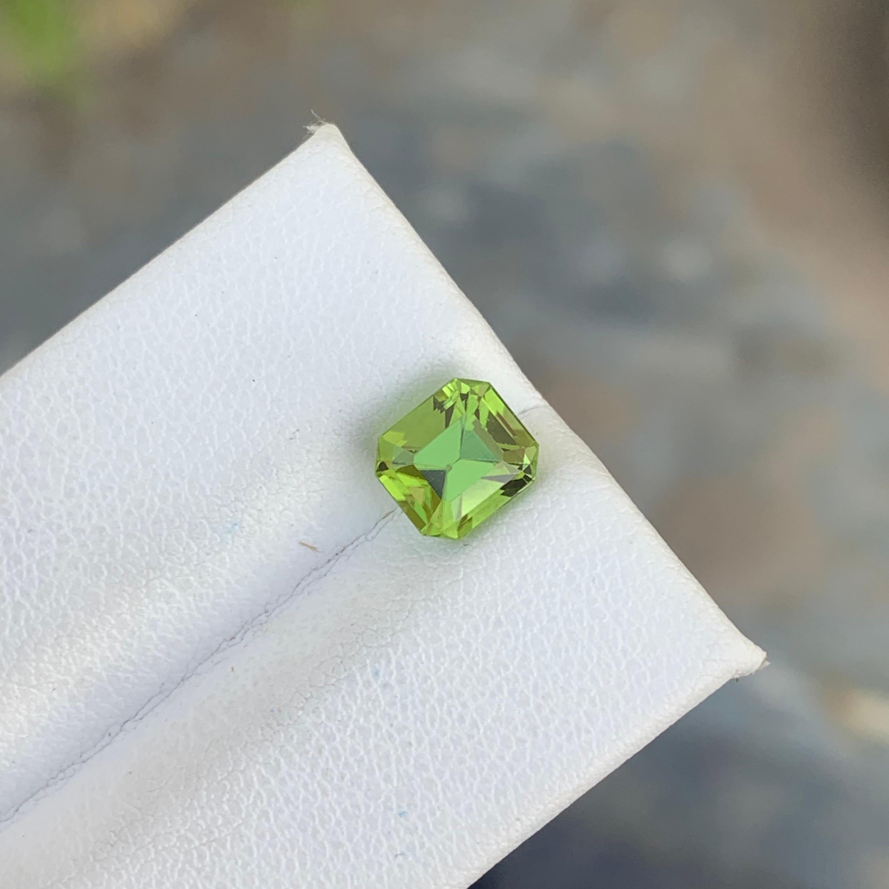2.0 Carat Natural Loose Apple Green Peridot Gemstone For Ring Jewelry Making For Sale 4