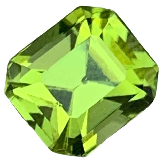 2.0 Carat Natural Loose Apple Green Peridot Gemstone For Ring Jewelry Making For Sale