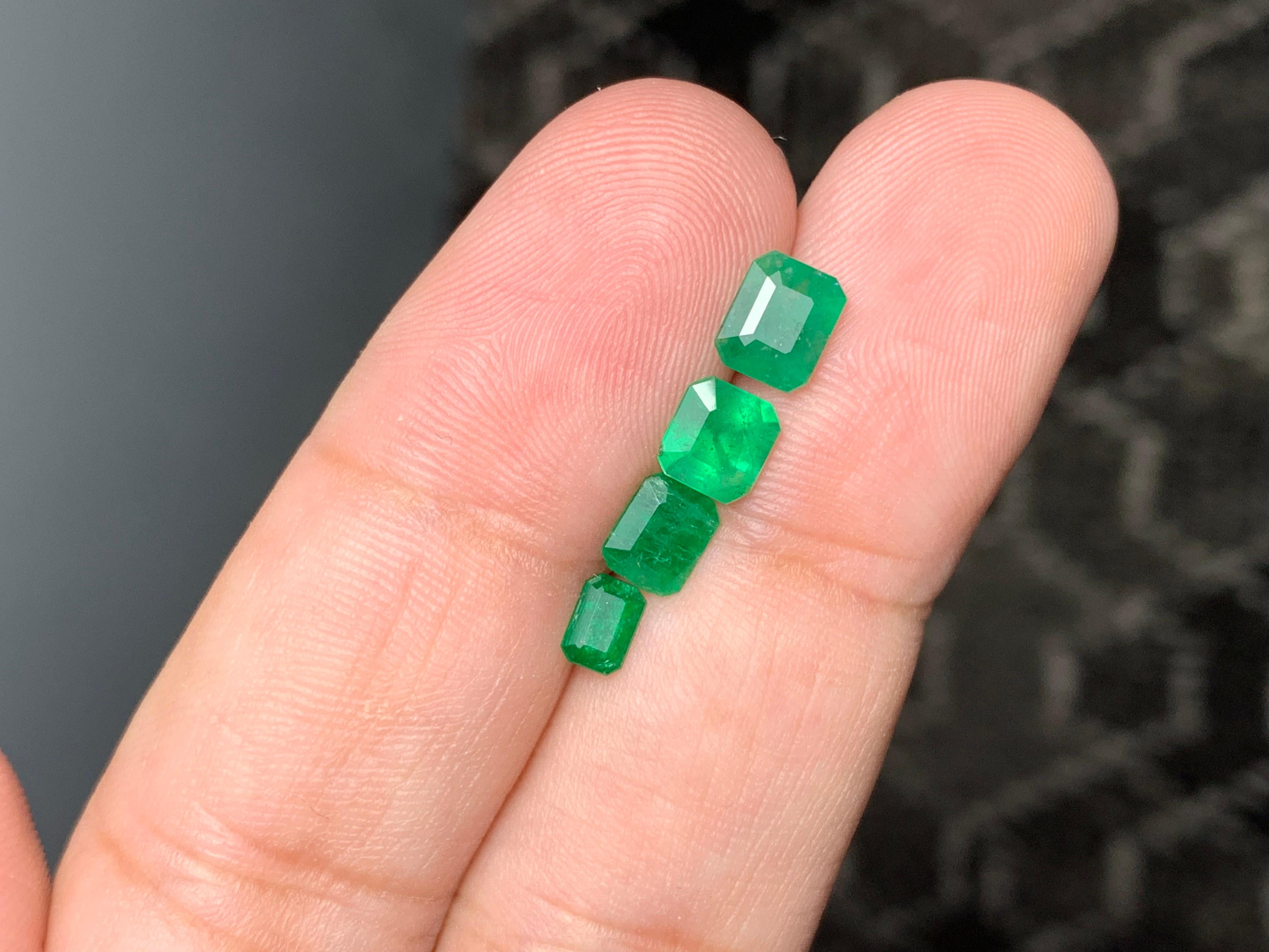 Women's or Men's 2.0 Carat Natural Loose Emerald Set For Jewellery Making  For Sale