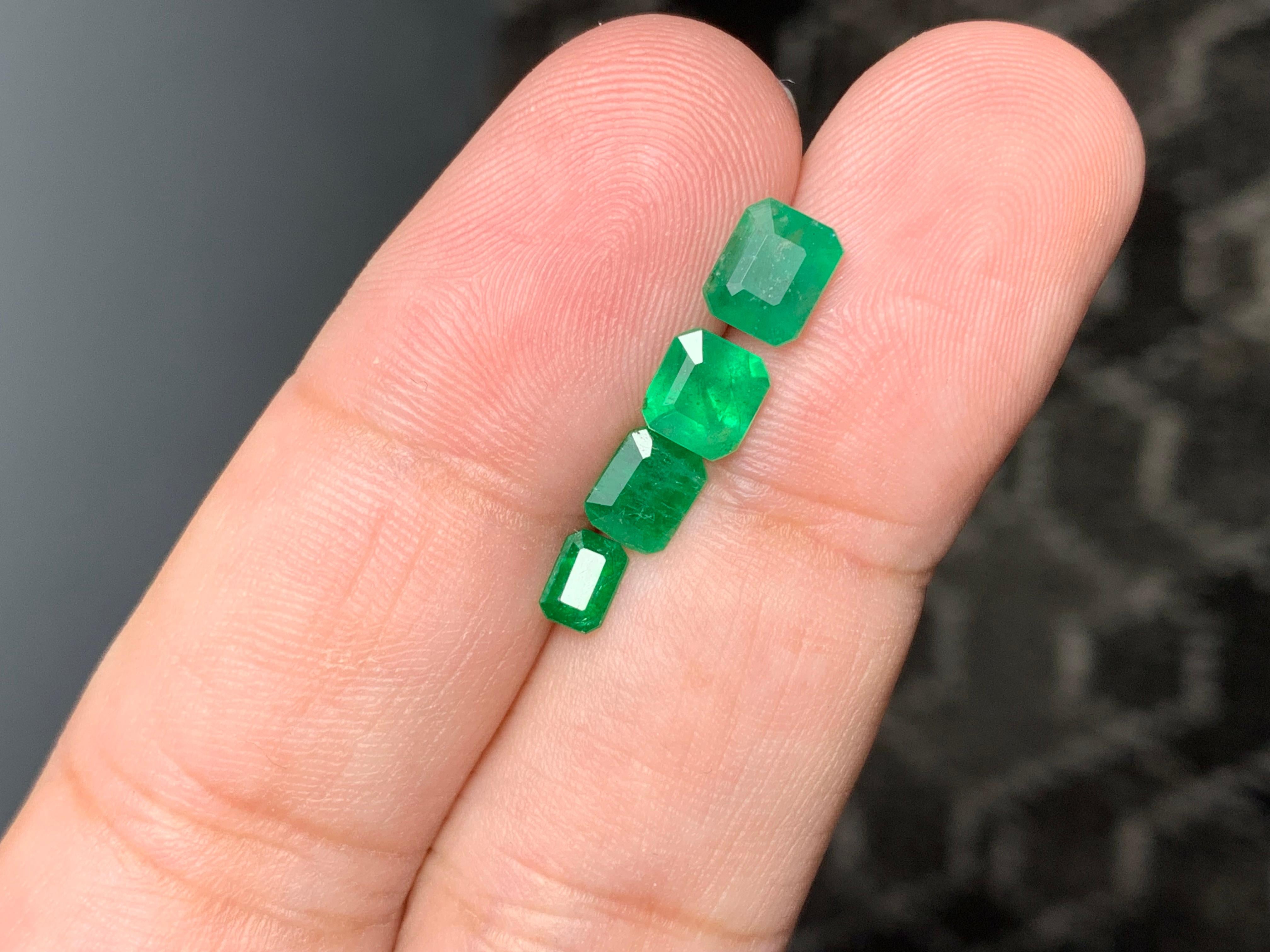 2.0 Carat Natural Loose Emerald Set For Jewellery Making  For Sale 1