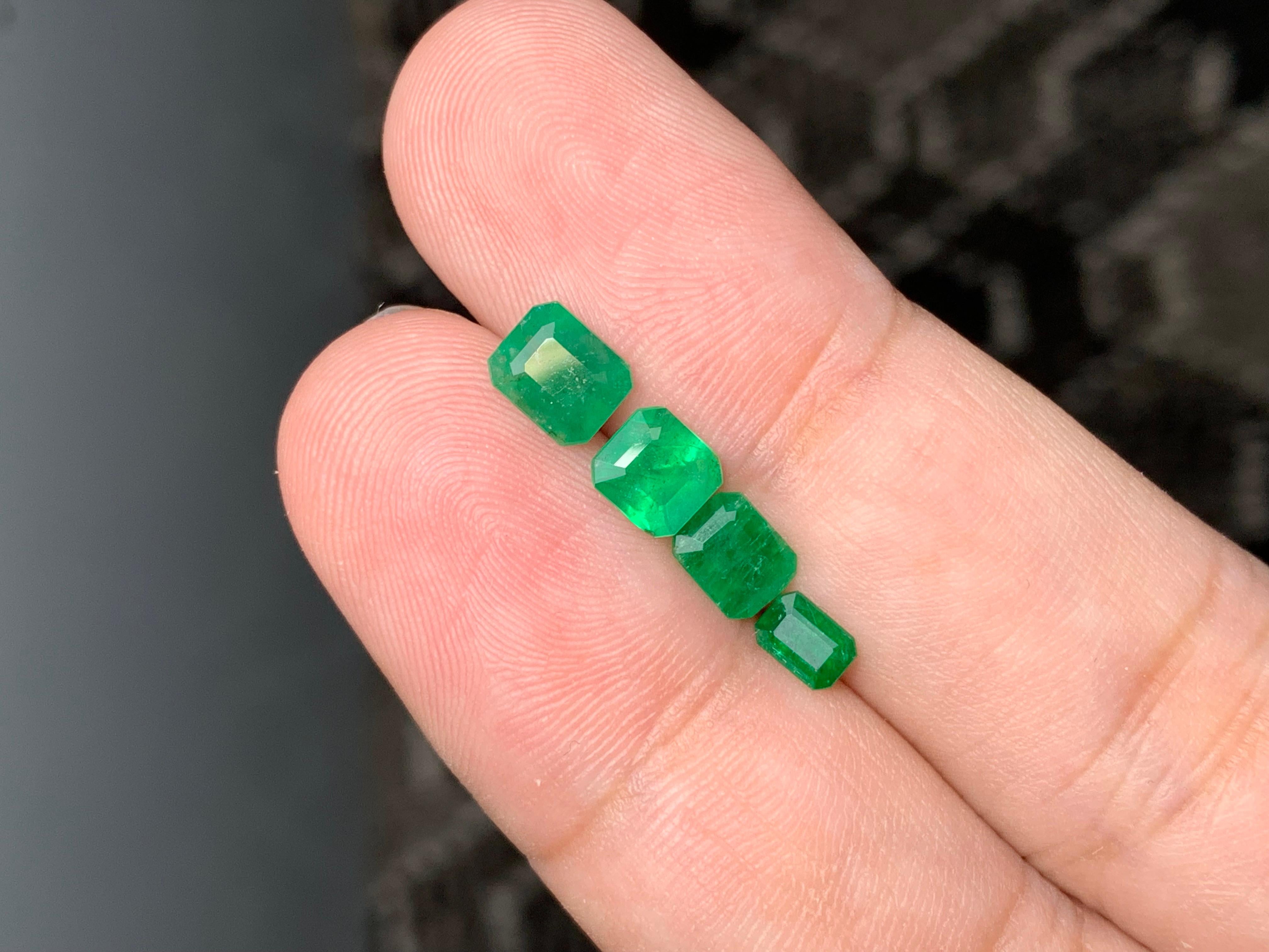 2.0 Carat Natural Loose Emerald Set For Jewellery Making  For Sale 3