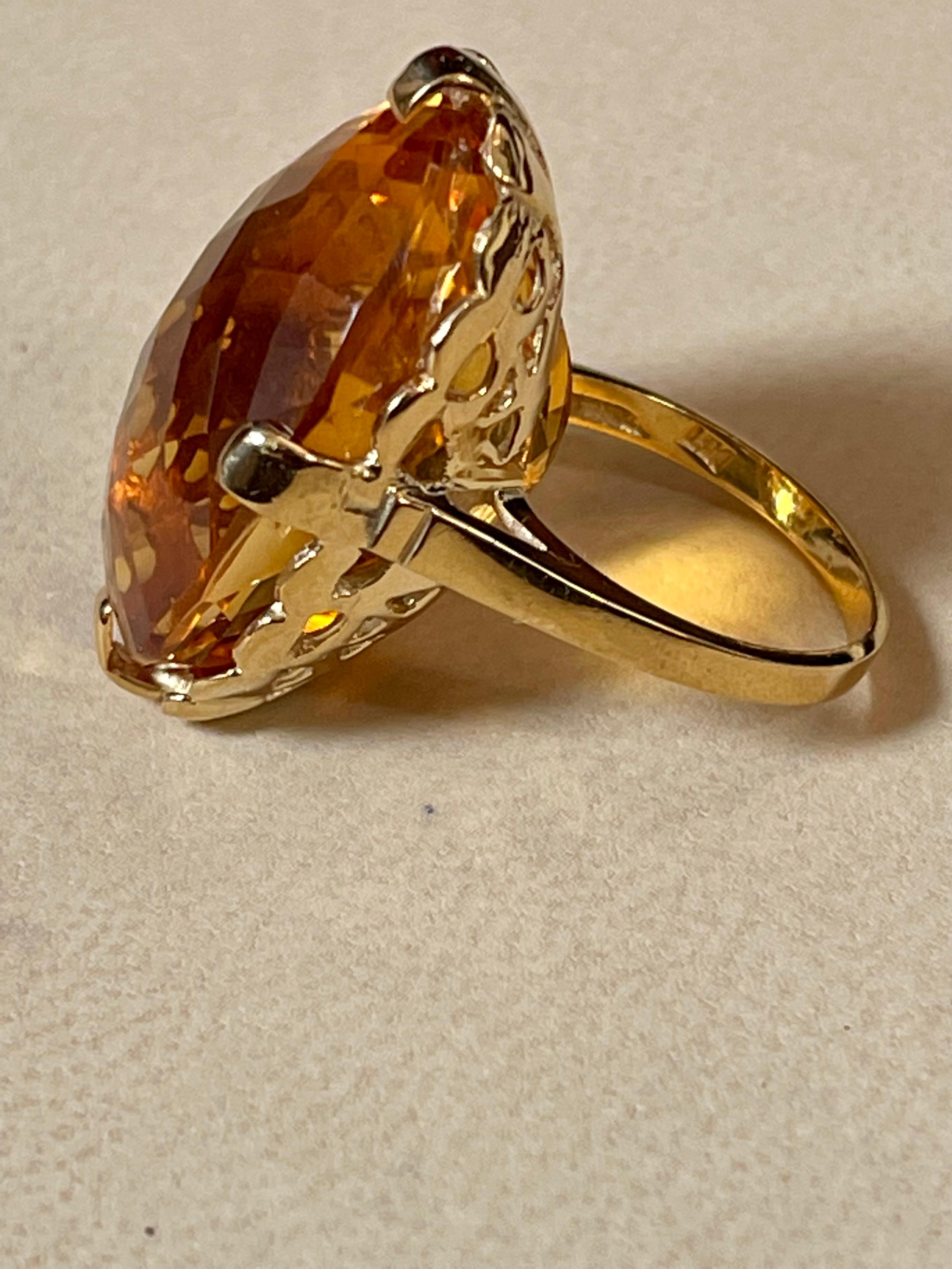 20 Carat Natural Oval Citrine Cocktail Ring in 14 Karat Yellow Gold, Estate In Excellent Condition For Sale In New York, NY