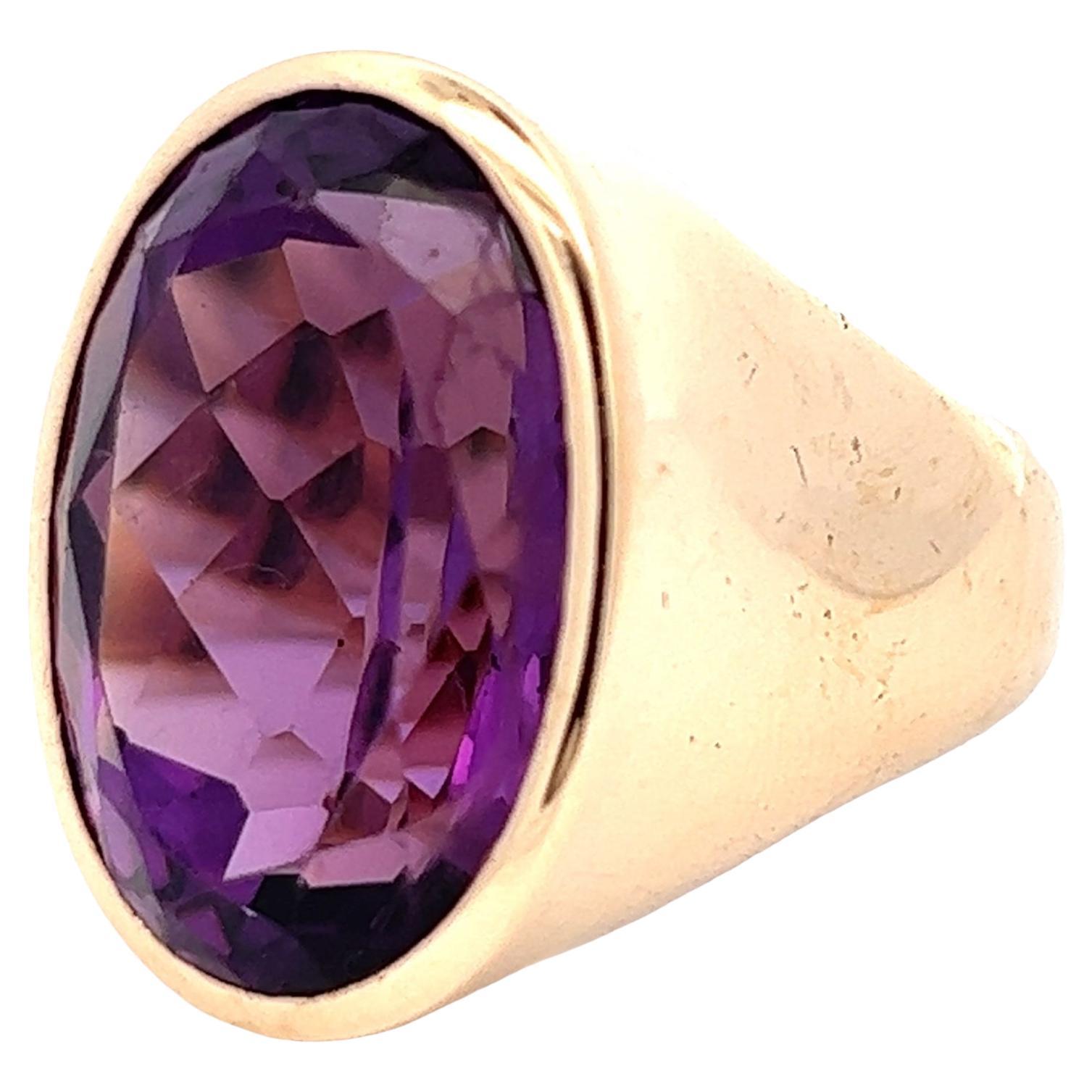 20 Karat Ovaler Amethyst-Cocktailring mit Lünette aus 14 Karat Gelbgold (Cabochon)