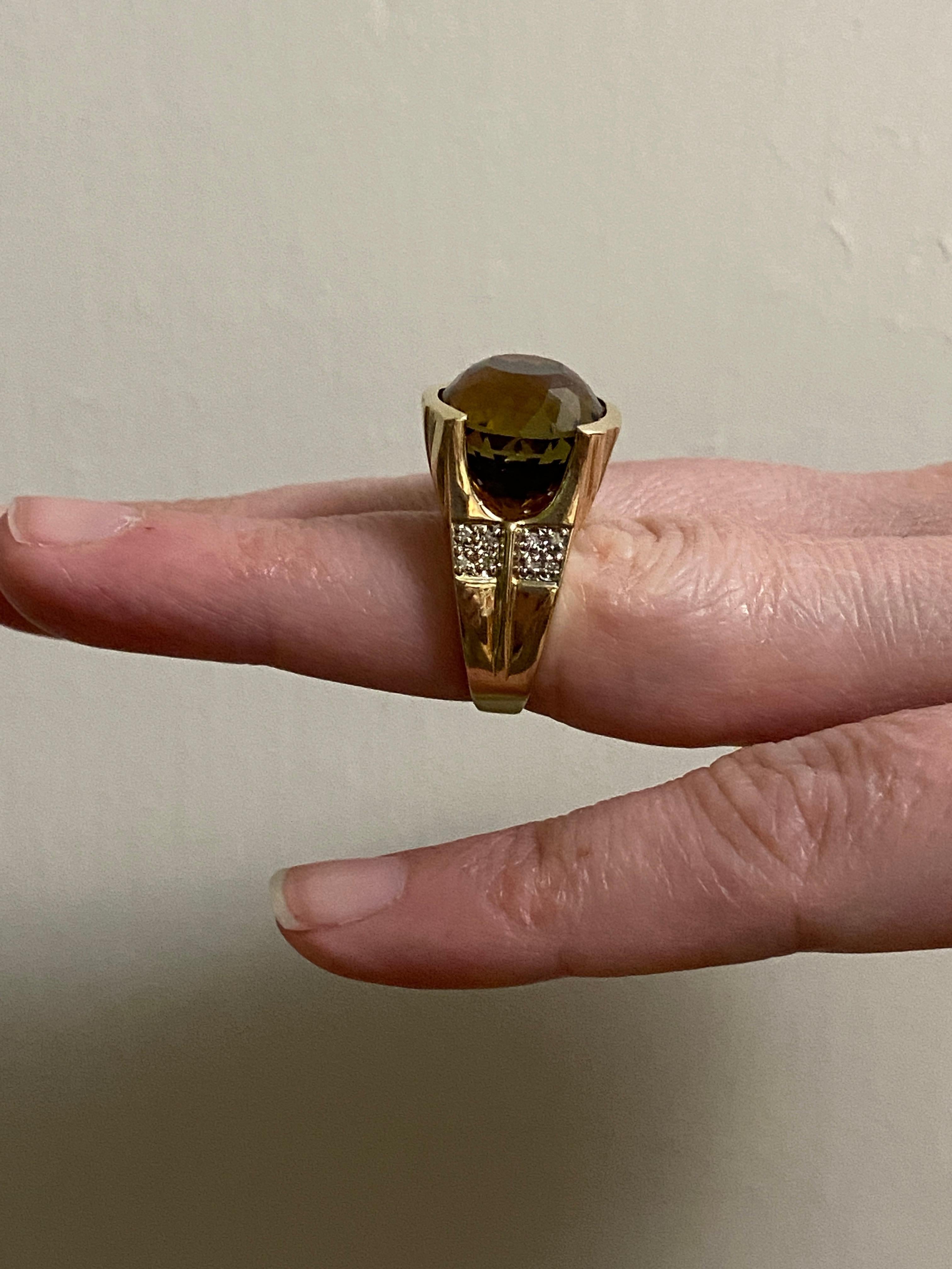20 Carat Oval Cut Dravite Tourmaline and 14K Yellow Gold 1990s Cocktail Ring en vente 4